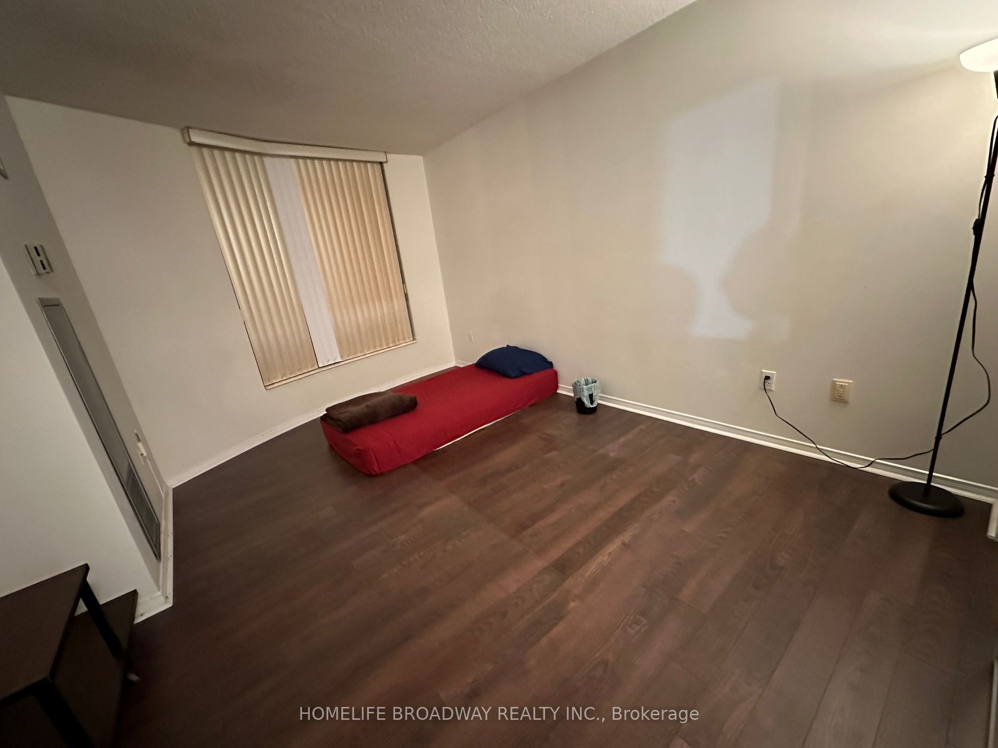 8 Pemberton Avenue 307, Toronto, ON M2M 4K8 photo 4