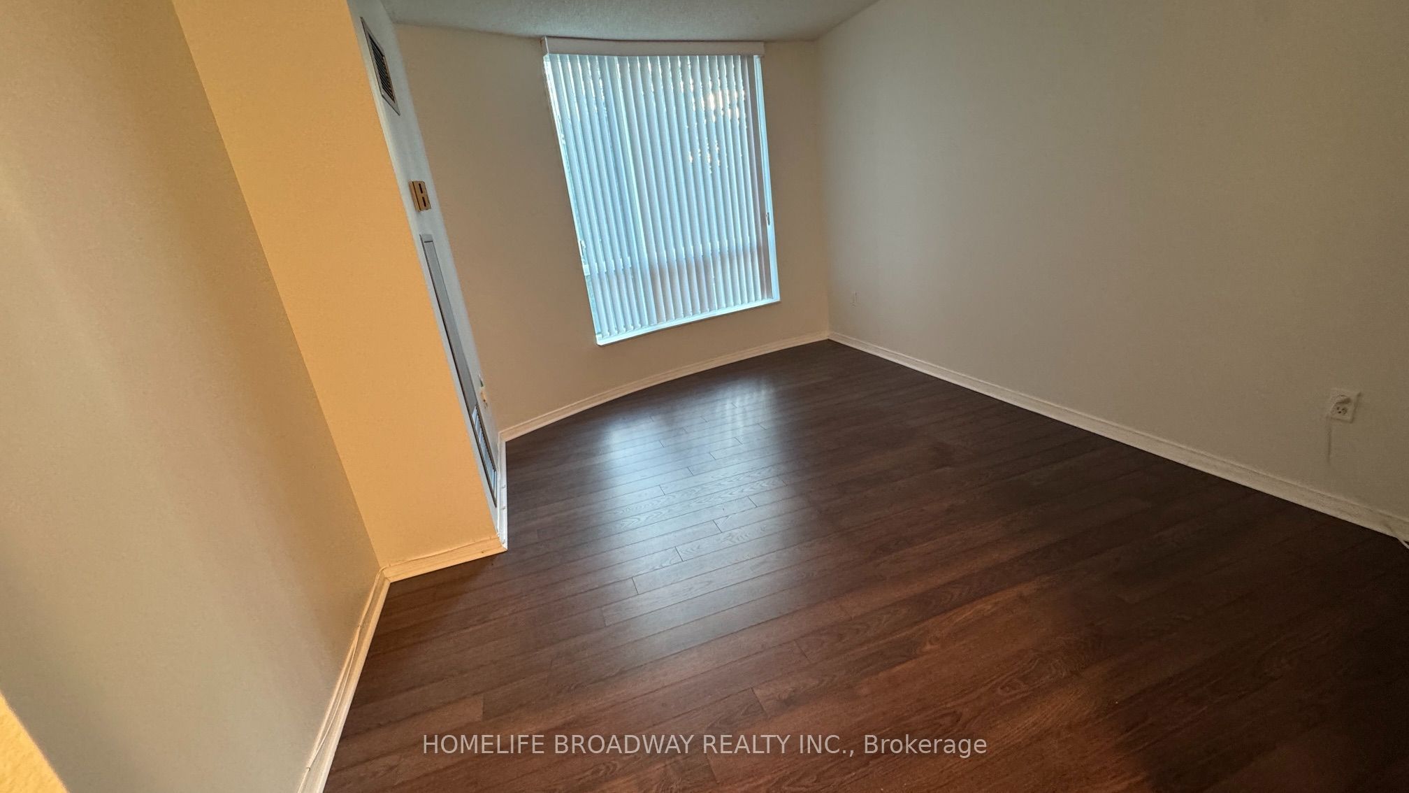 8 Pemberton Avenue 307, Toronto, ON M2M 4K8 photo 5