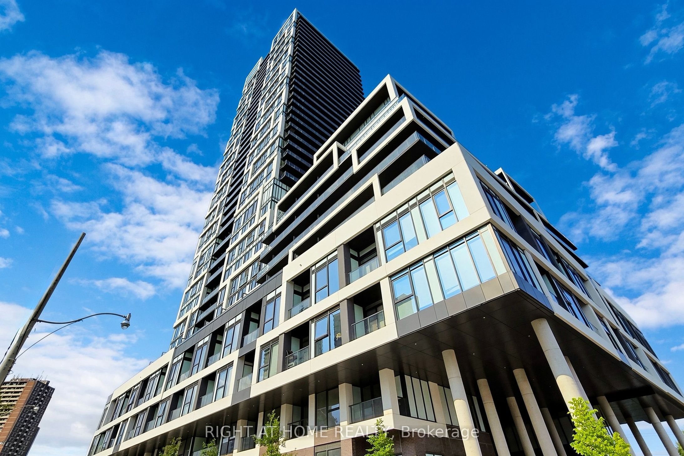 5 Defries Street 2502, Toronto, ON M5A 0W7 photo 3