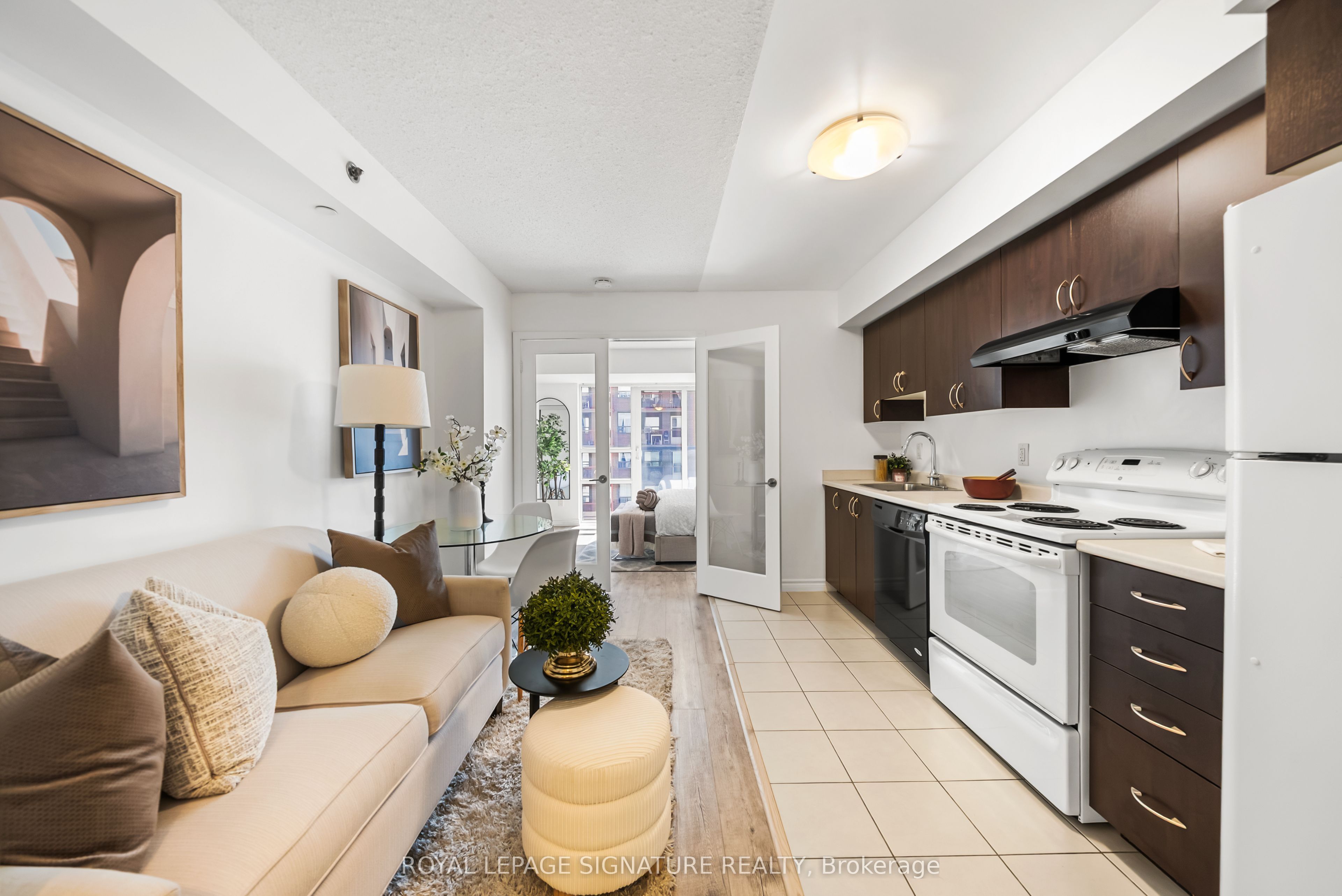 35 Saranac Boulevard 721, Toronto, ON M6A 2G4