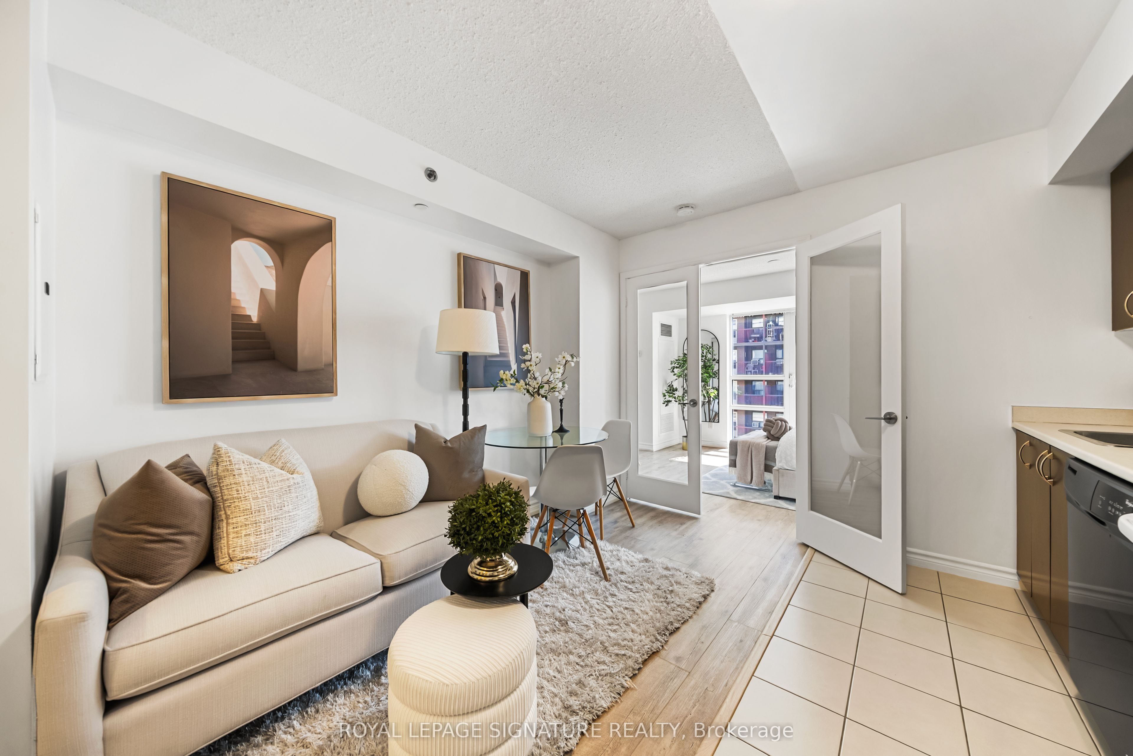 35 Saranac Boulevard 721, Toronto, ON M6A 2G4 photo 2