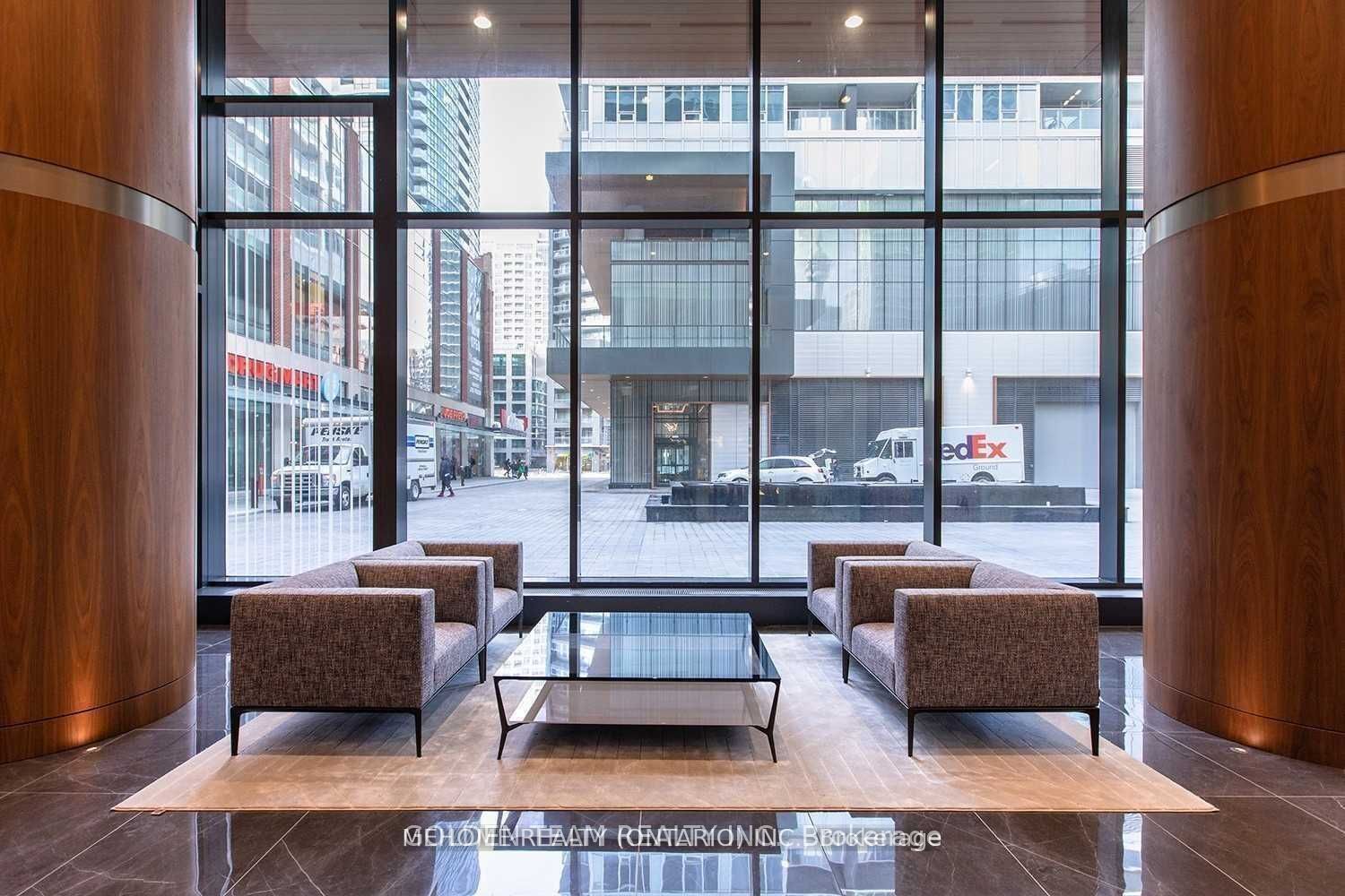 17 Bathurst Street 3706, Toronto, ON M5V 0N1 photo 2