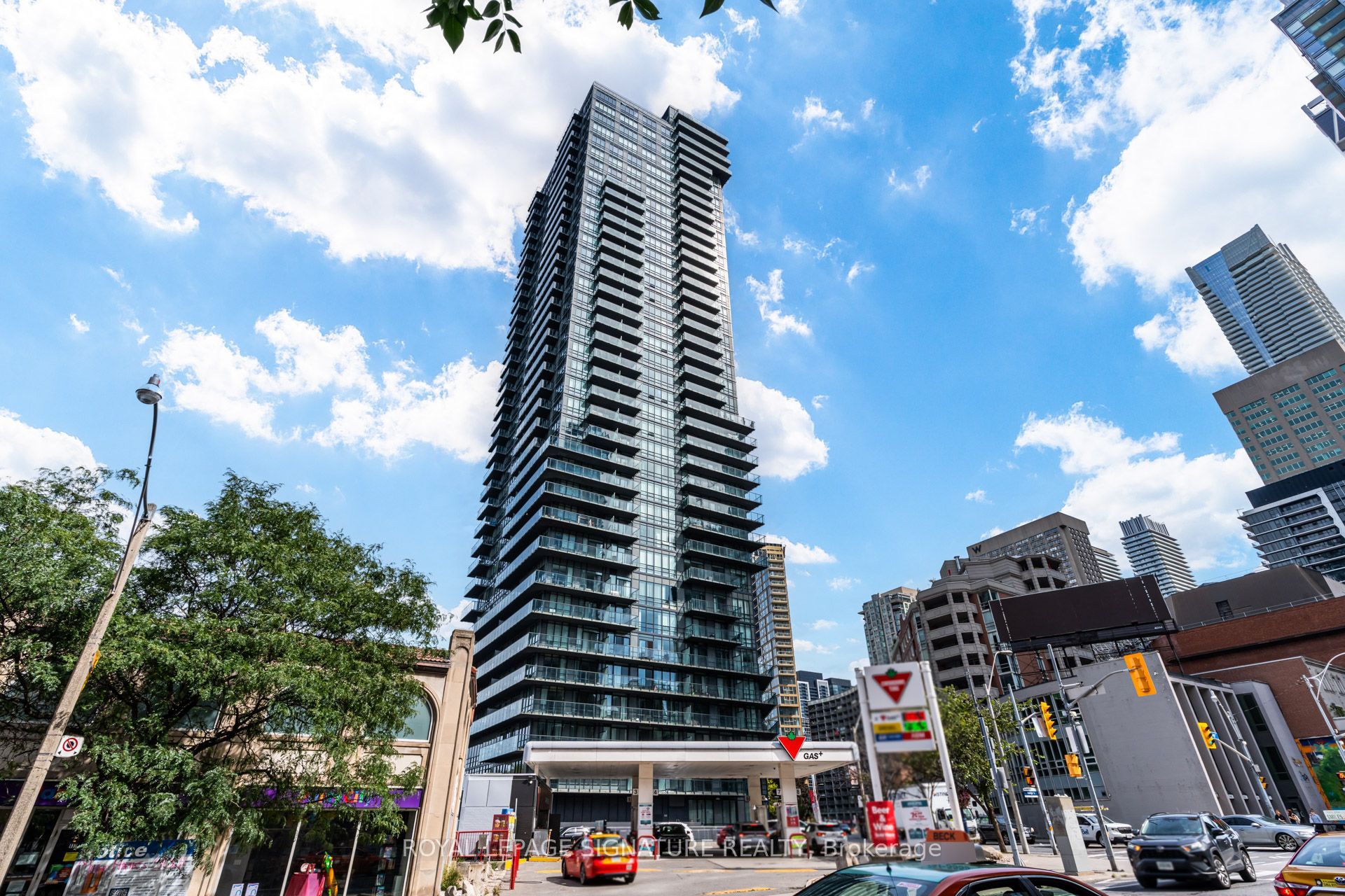825 Church Street 1009, Toronto, ON M4W 3Z4
