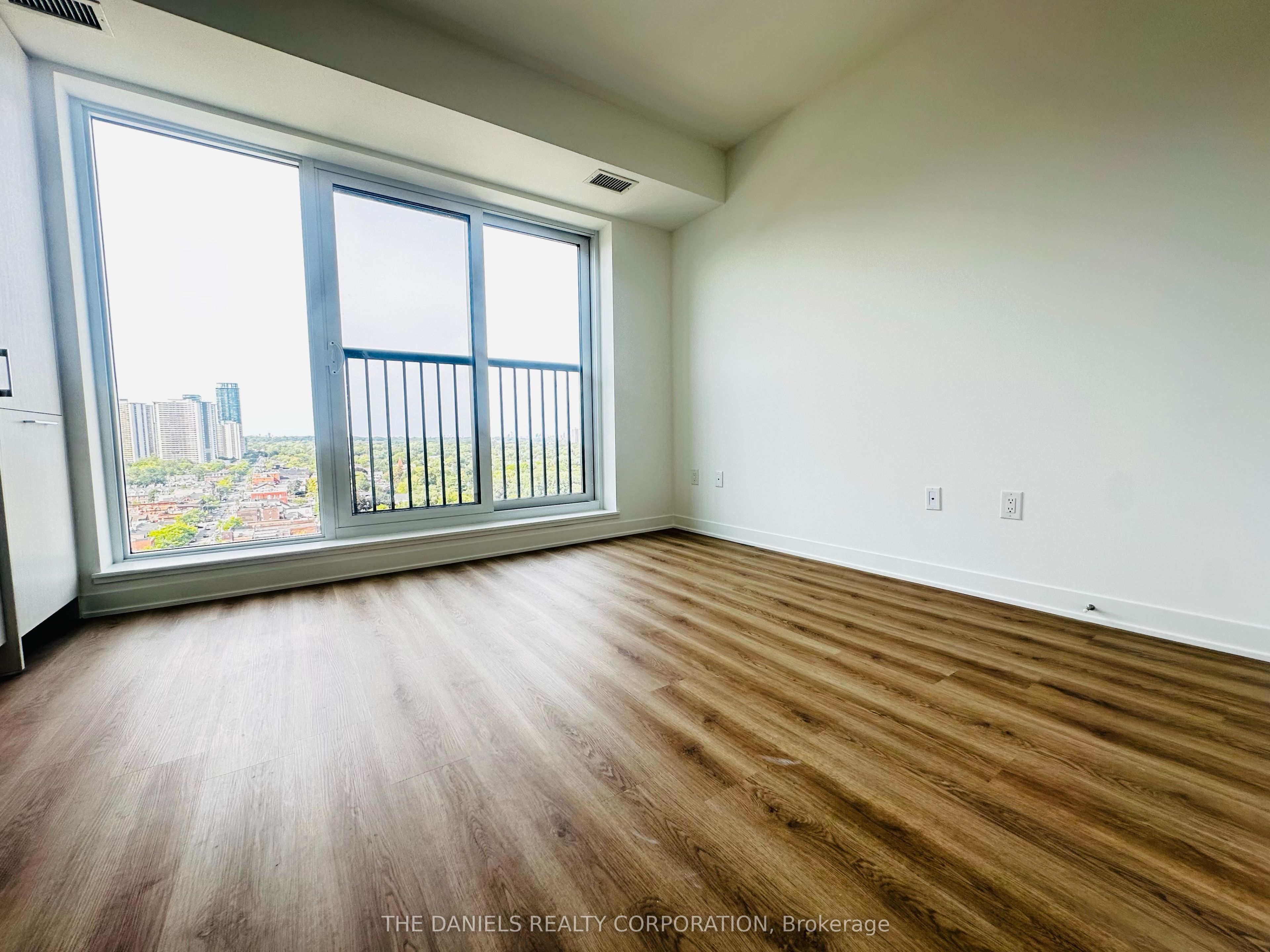 10 Oak Street 1610, Toronto, ON M5A 0Z1 photo 4