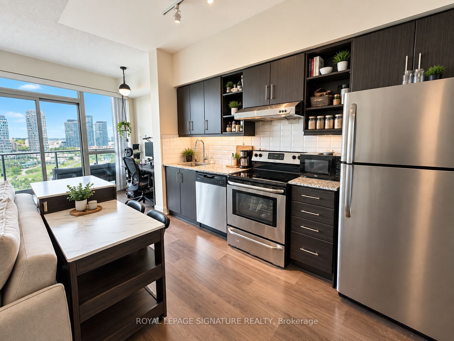 160 Vanderhoof Avenue 1616, Toronto, ON M4G 4K3 photo 3