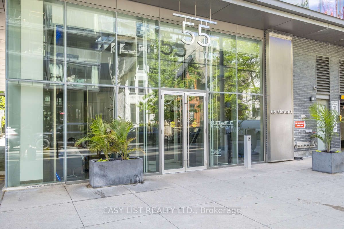 55 Stewart Street 822, Toronto, ON M5V 2V1 photo 2