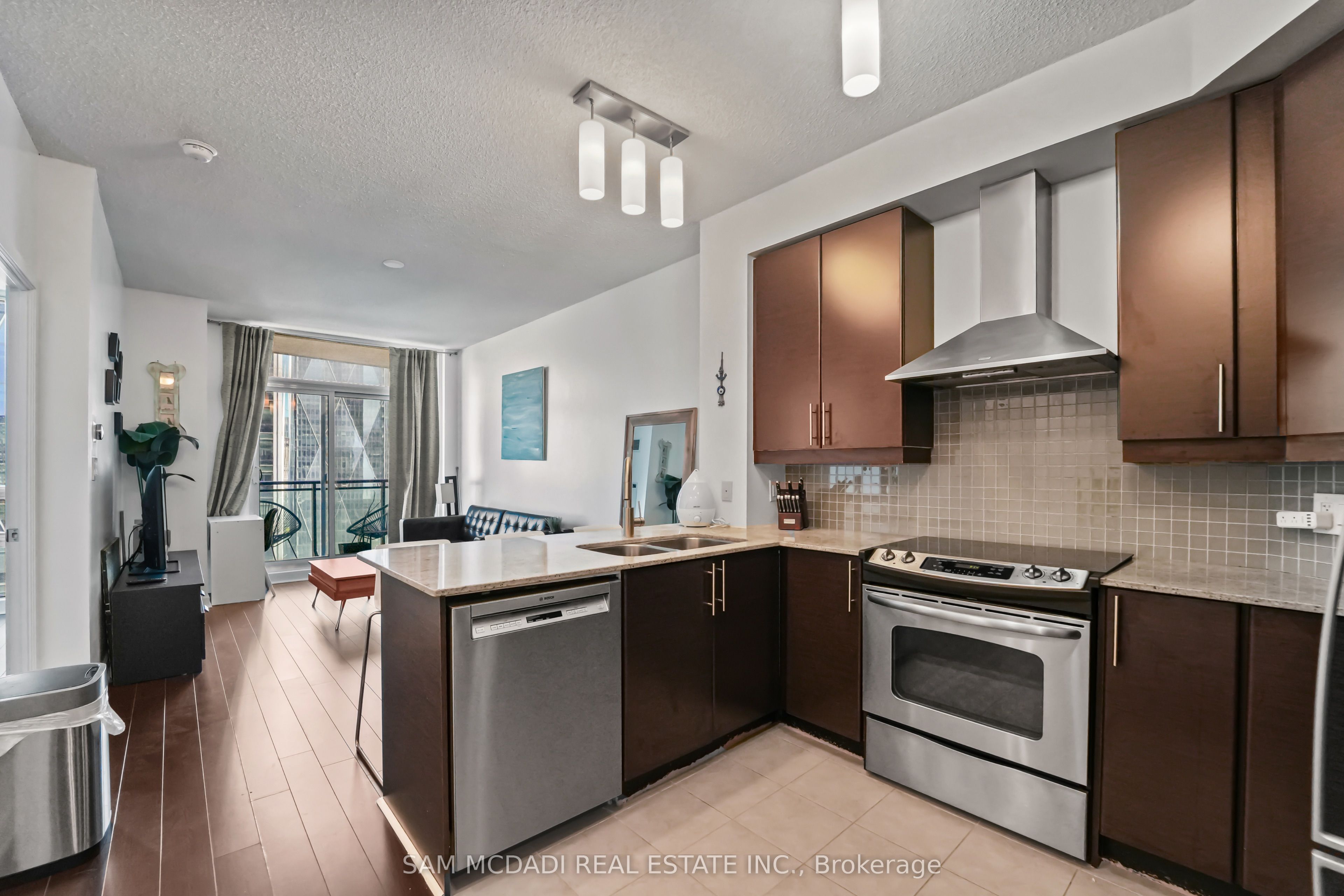 18 Harbour Street 2304, Toronto, ON M5J 2Z6 photo 3