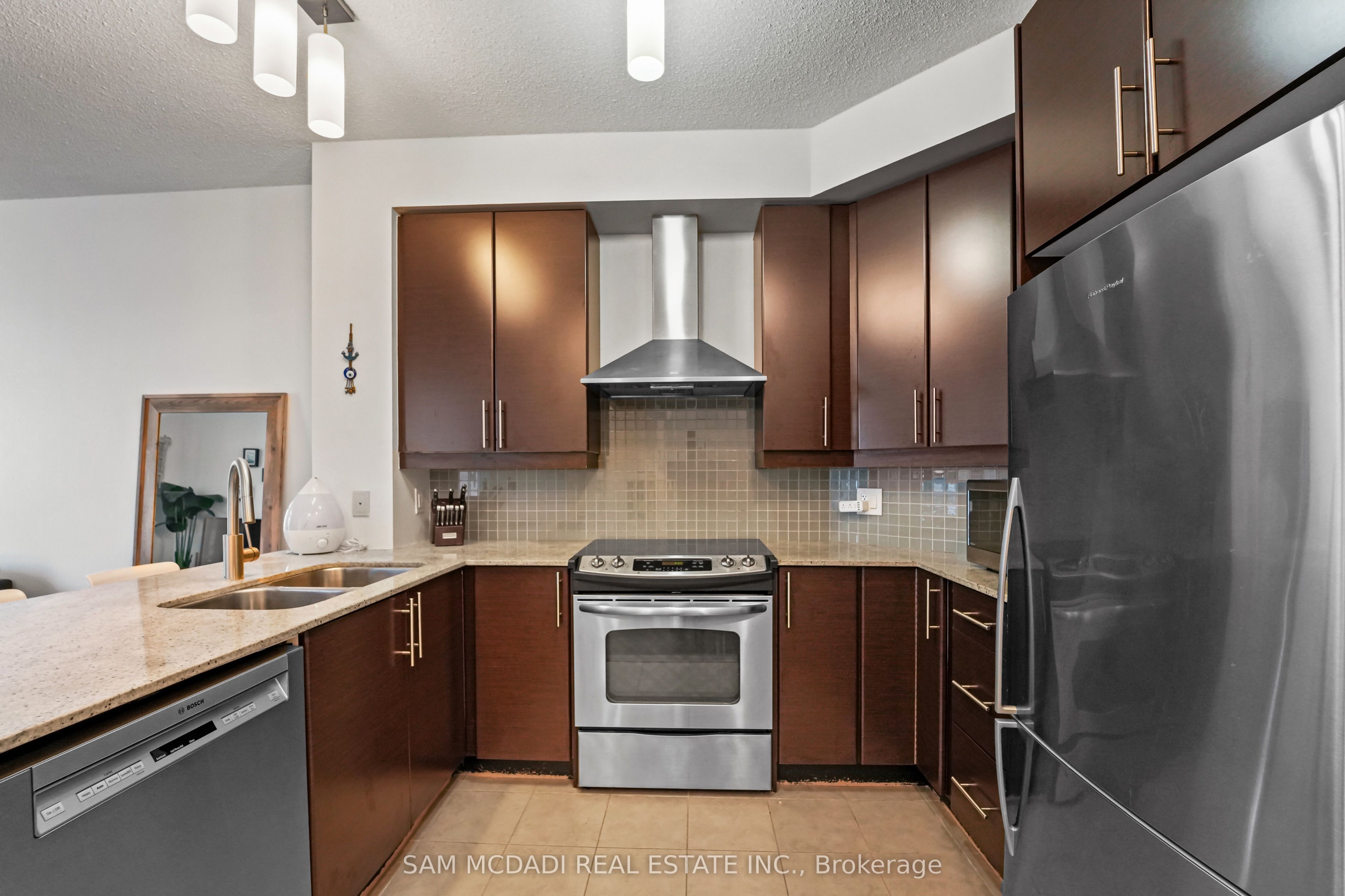 18 Harbour Street 2304, Toronto, ON M5J 2Z6 photo 4