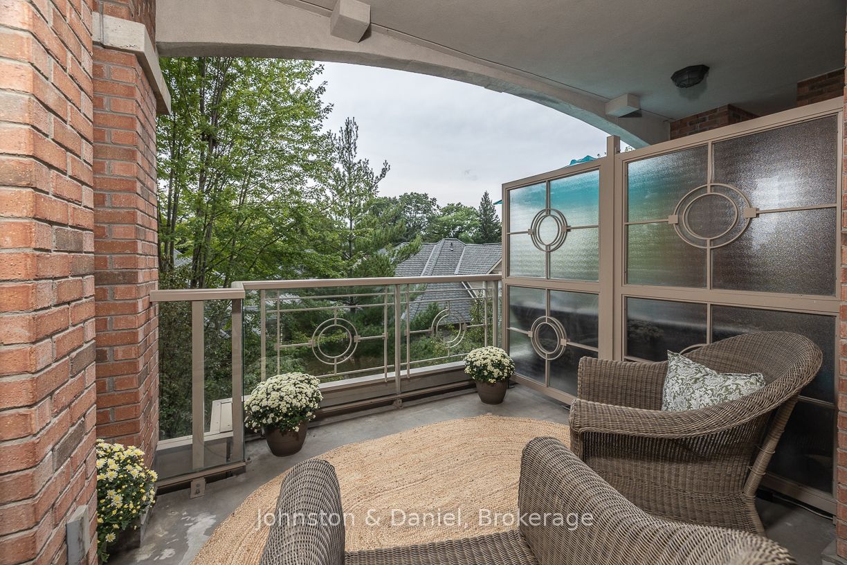 21 Burkebrook Place 325, Toronto, ON M4G 0A2 photo 4