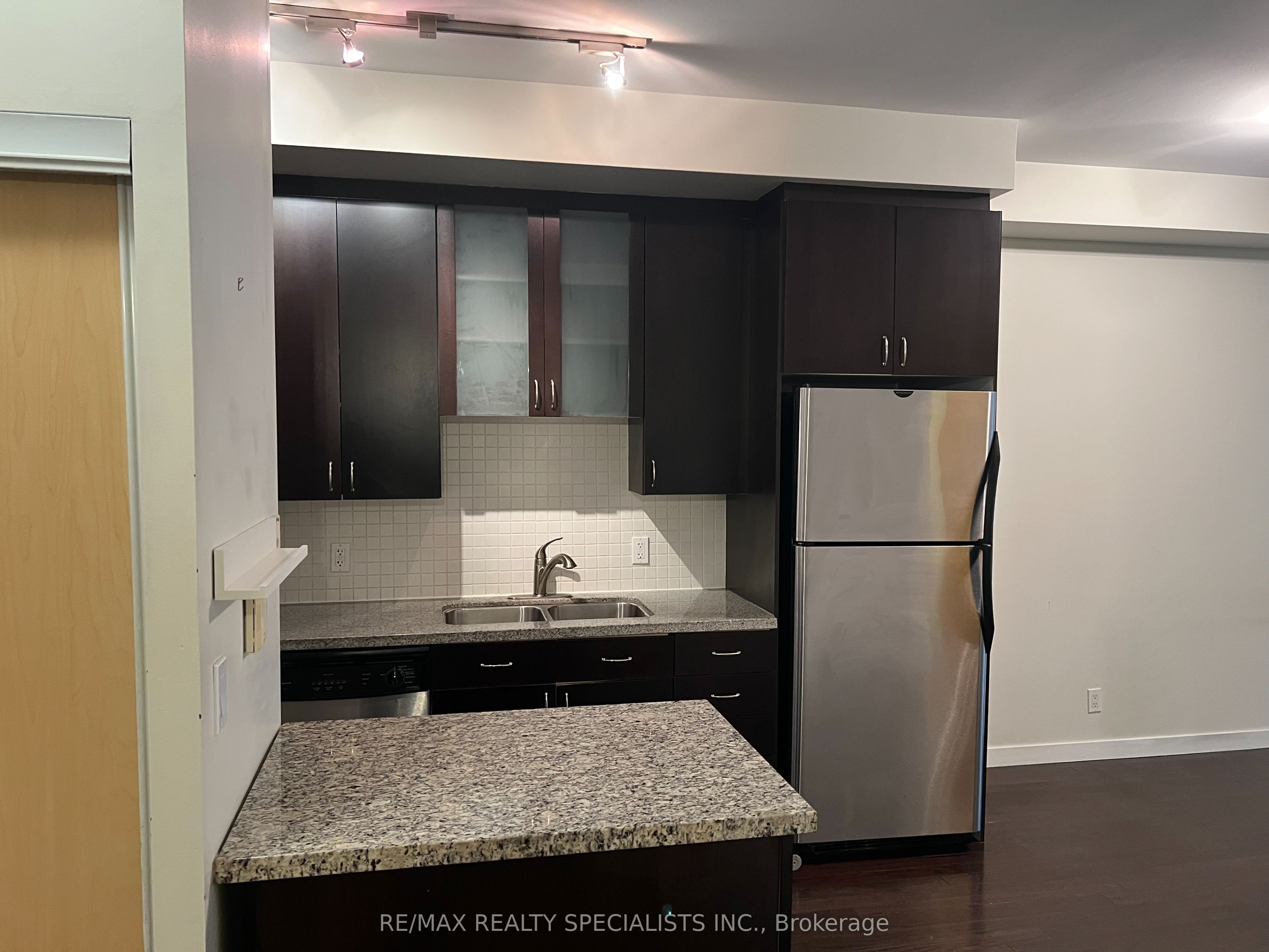 1 Shaw Street 715, Toronto, ON M6K 0A1 photo 2