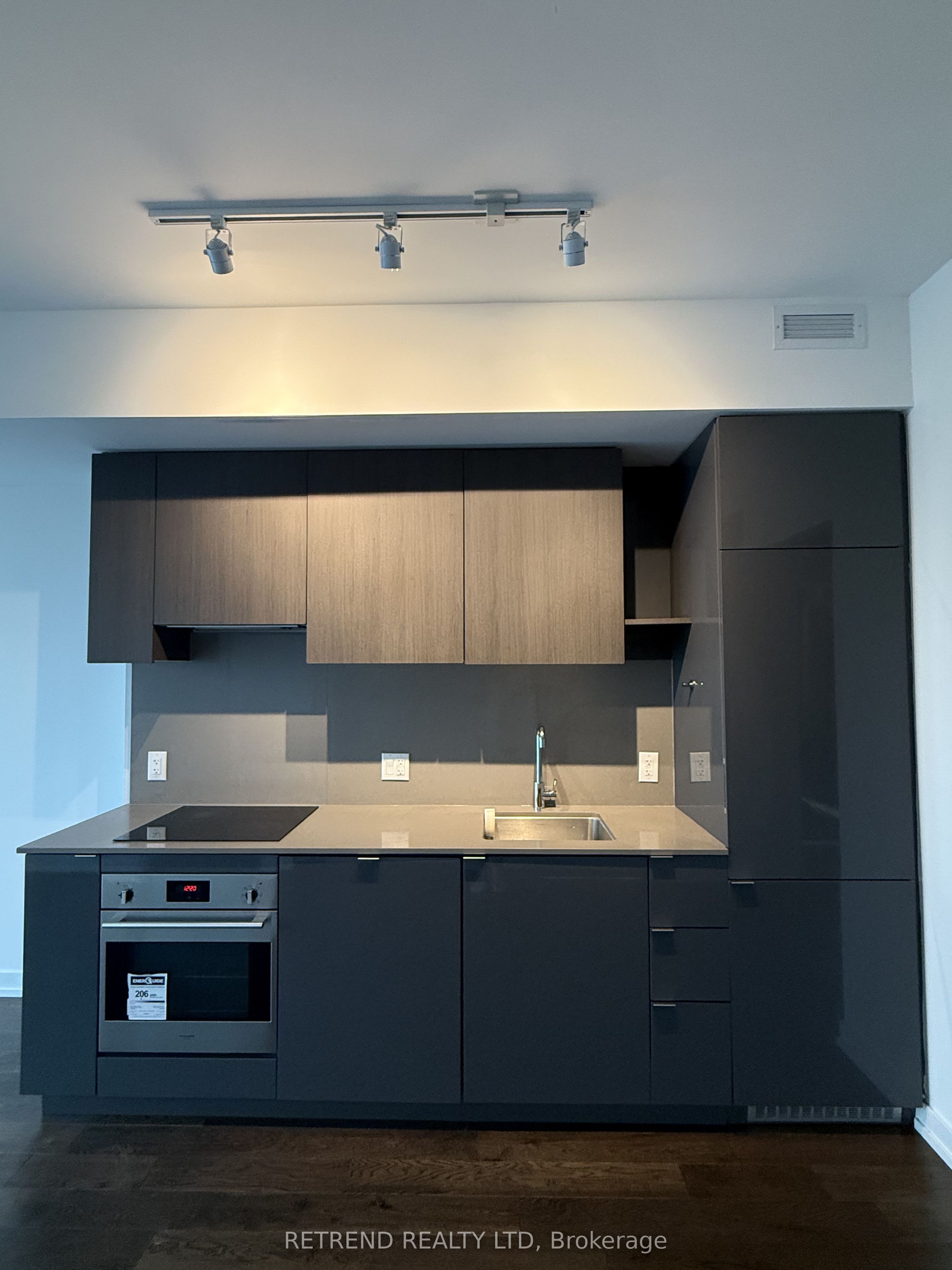 161 Roehampton Avenue 2311, Toronto, ON M4P 0C8 photo 4