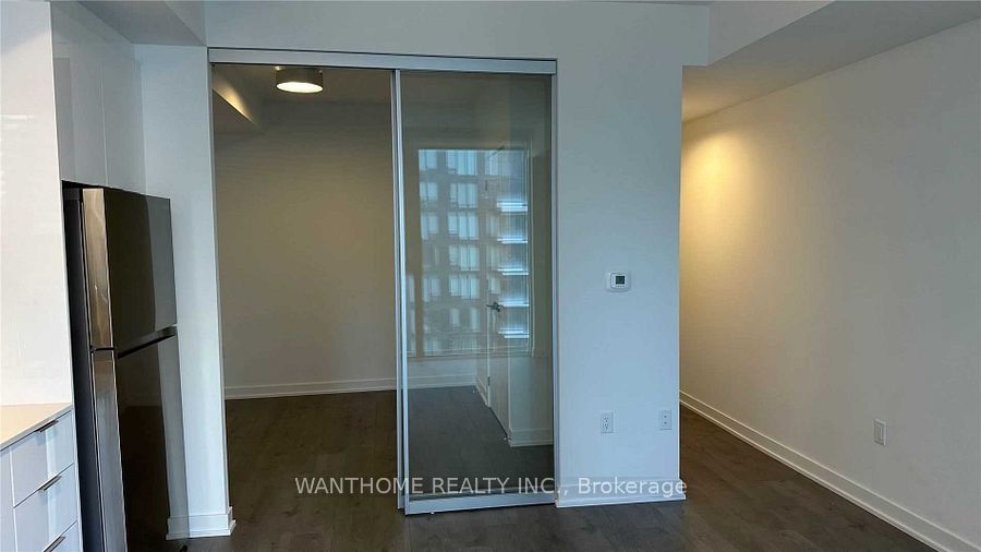 357 King Street W 2407, Toronto, ON M5V 0S7 photo 5