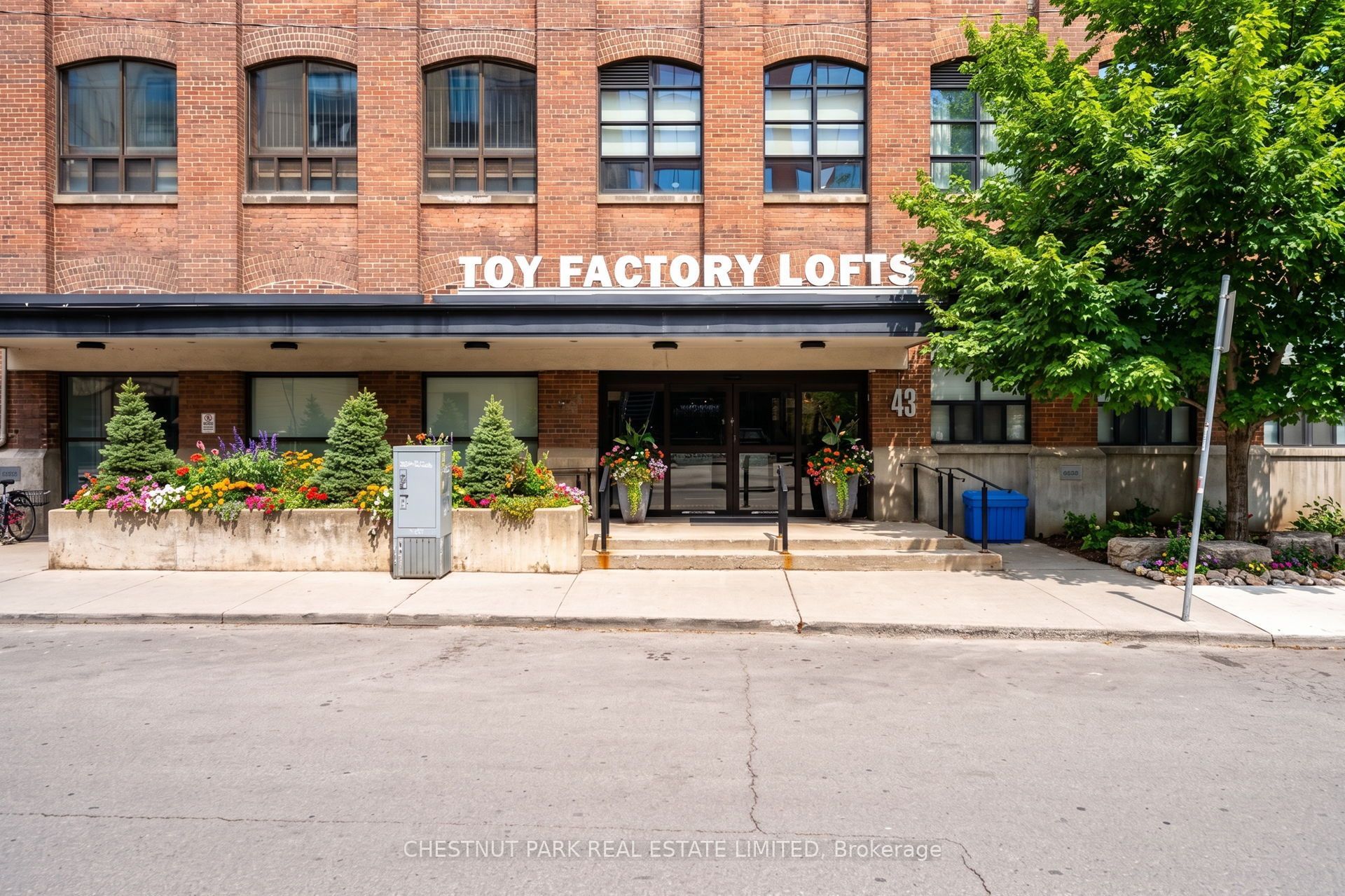 43 Hanna Avenue 401, Toronto, ON M6K 1X1