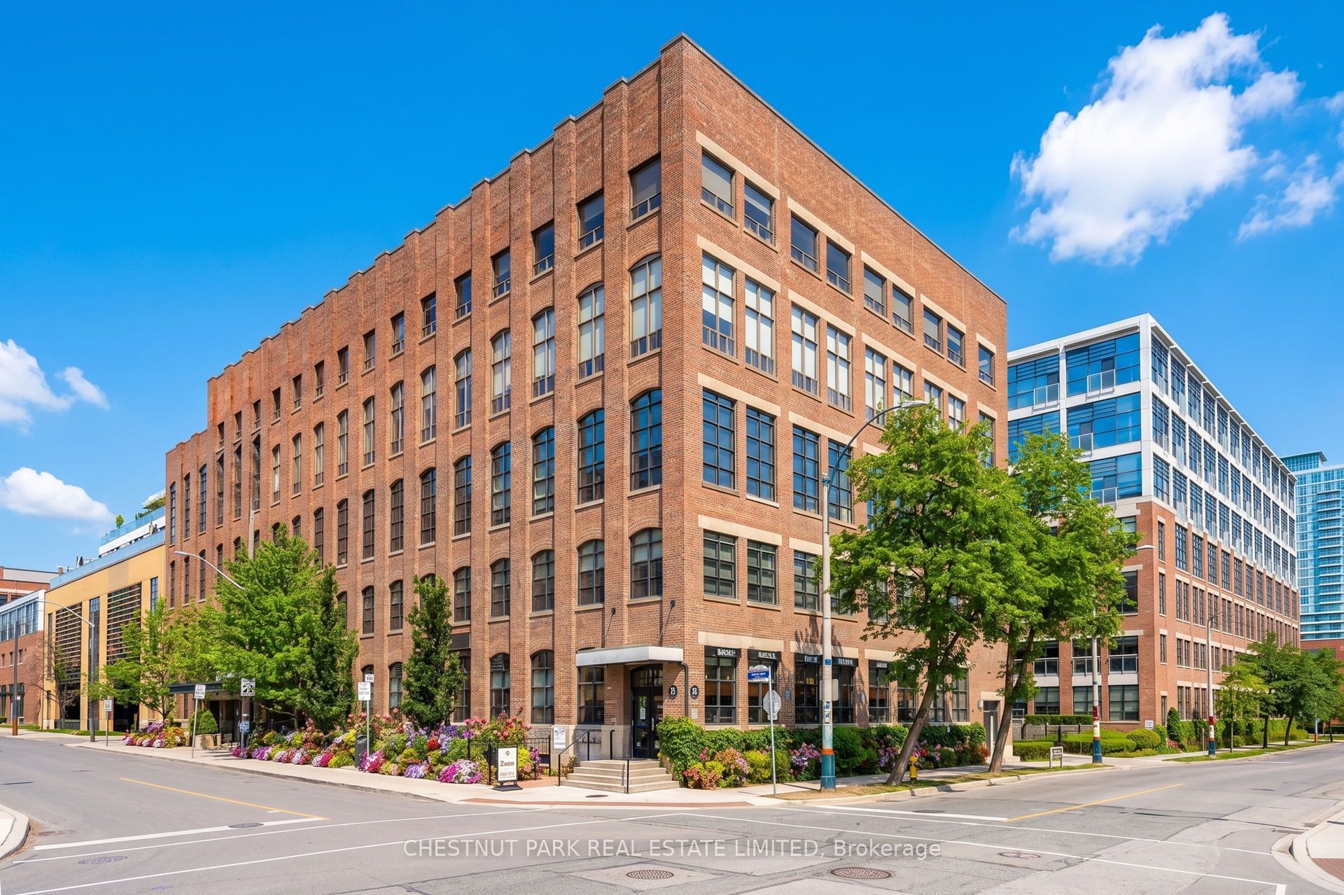 43 Hanna Avenue 401, Toronto, ON M6K 1X1 photo 2