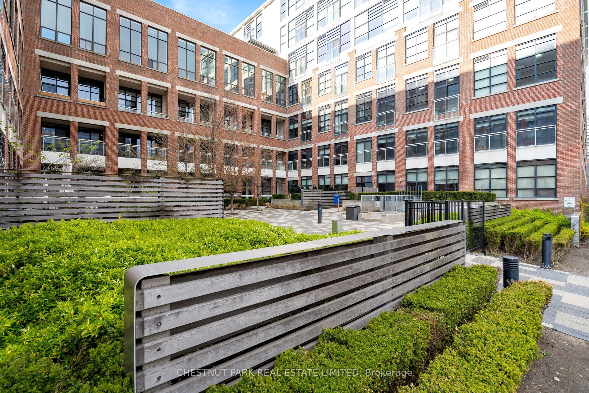 43 Hanna Avenue 401, Toronto, ON M6K 1X1 photo 4