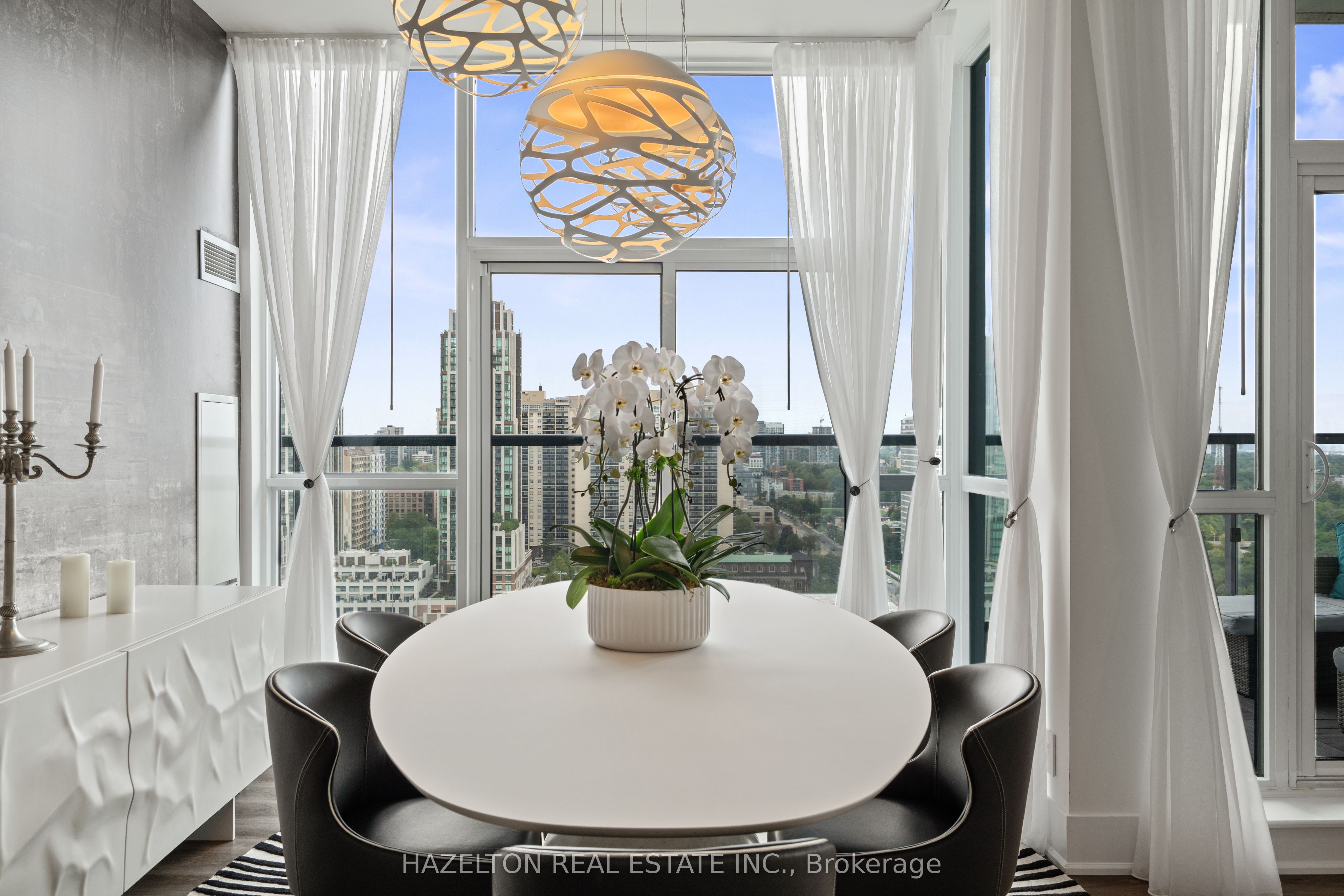 1486 Bathurst Street 1802, Toronto, ON M5P 3G9