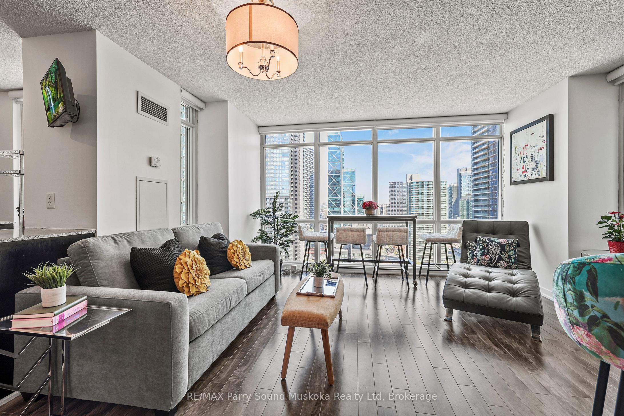 11 Brunel Court, Toronto, ON M5V 3Y3 photo 2