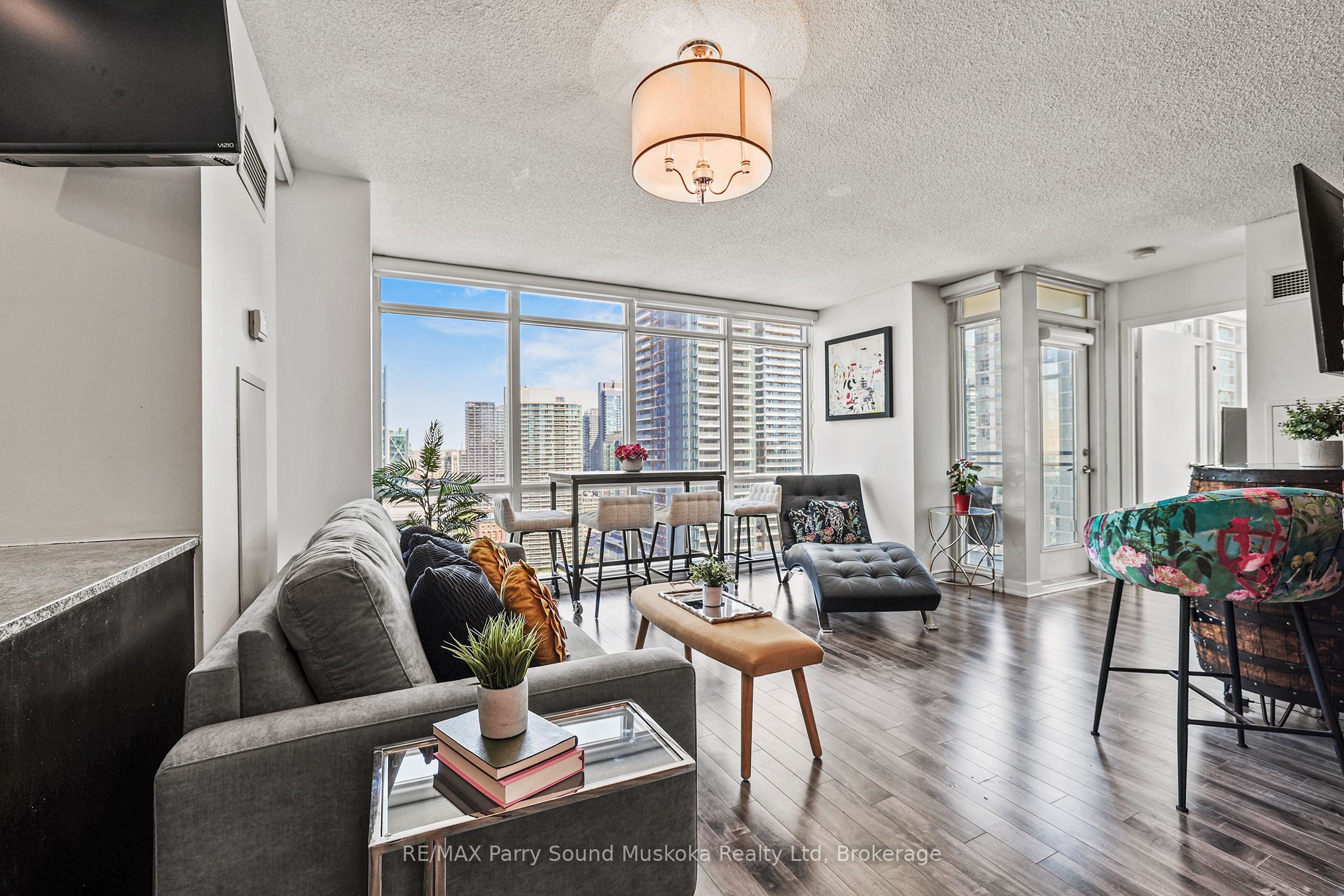 11 Brunel Court, Toronto, ON M5V 3Y3 photo 3