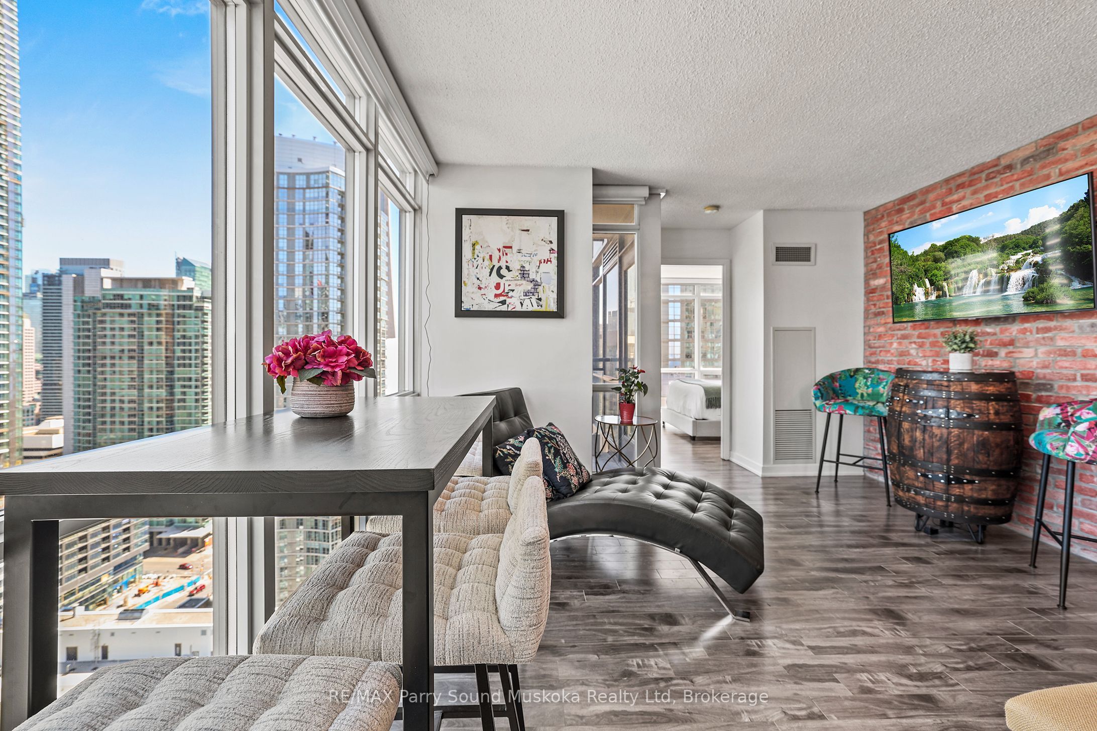 11 Brunel Court, Toronto, ON M5V 3Y3 photo 4