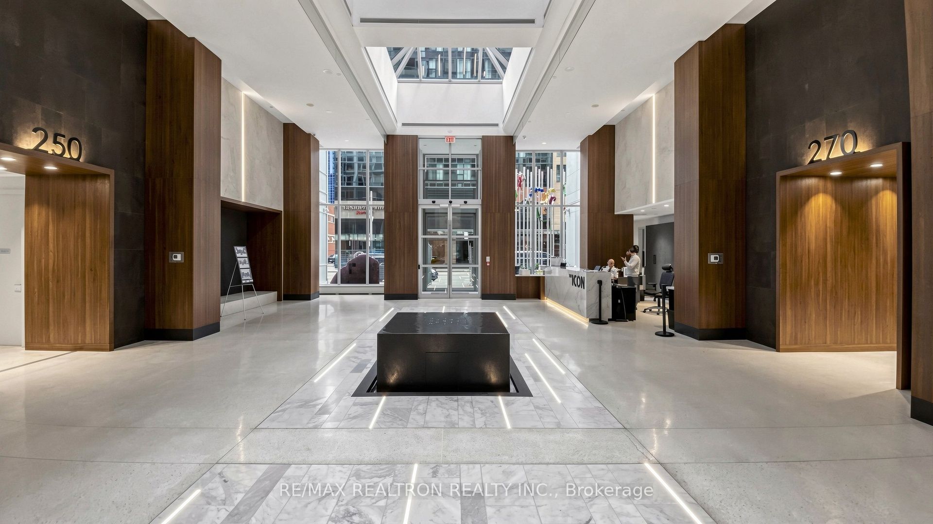 250 Wellington Street W 1532, Toronto, ON M5V 3P6 photo 4