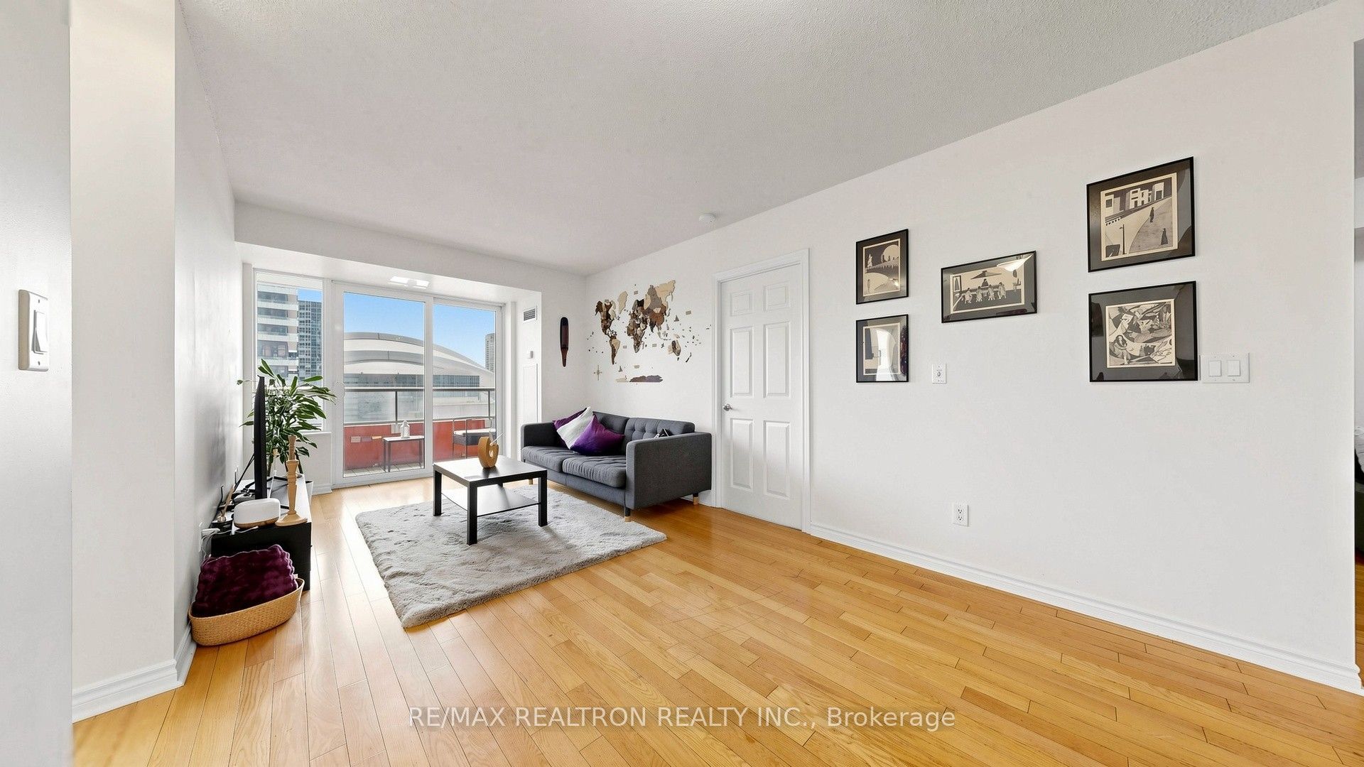 250 Wellington Street W 1532, Toronto, ON M5V 3P6 photo 5