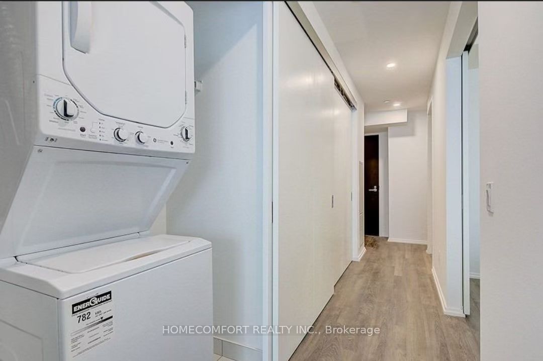 197 Yonge Street 2911, Toronto, ON M5B 1M4 photo 2