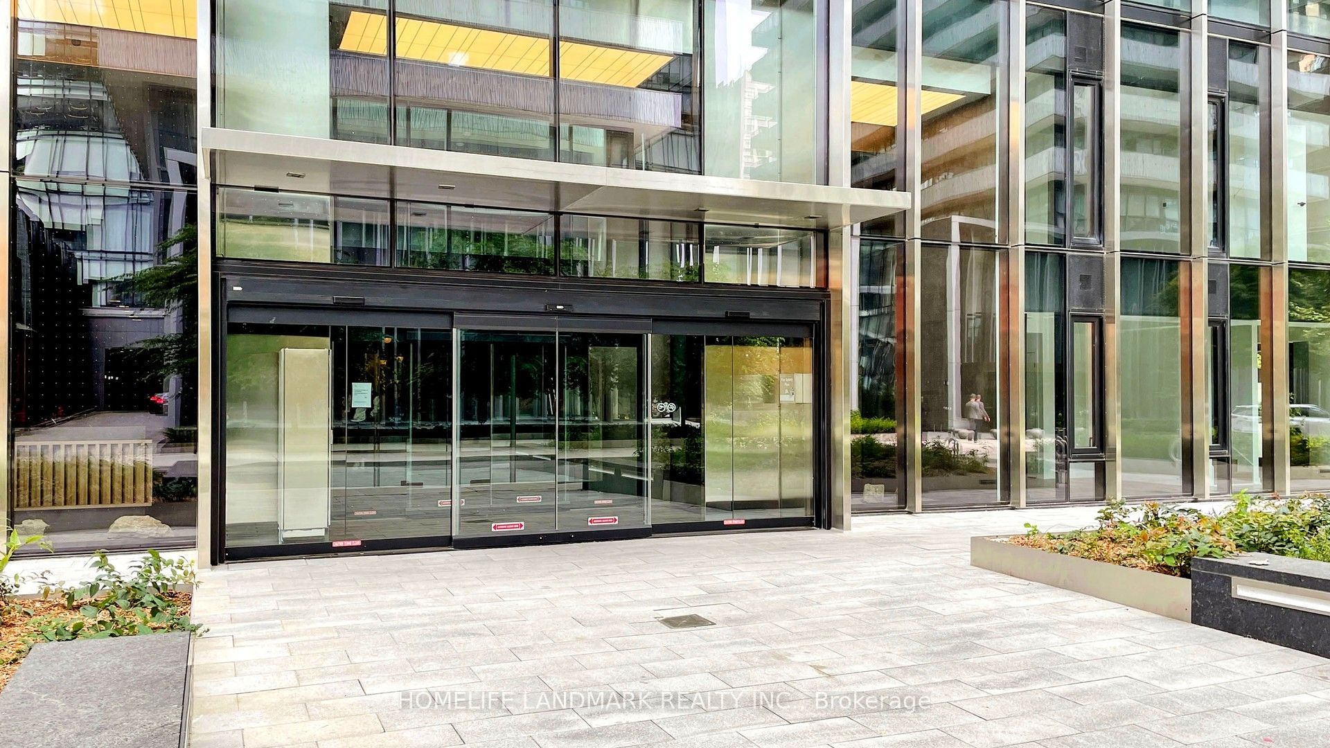 55 Charles Street E TH05, Toronto, ON M4Y 0J1 photo 2