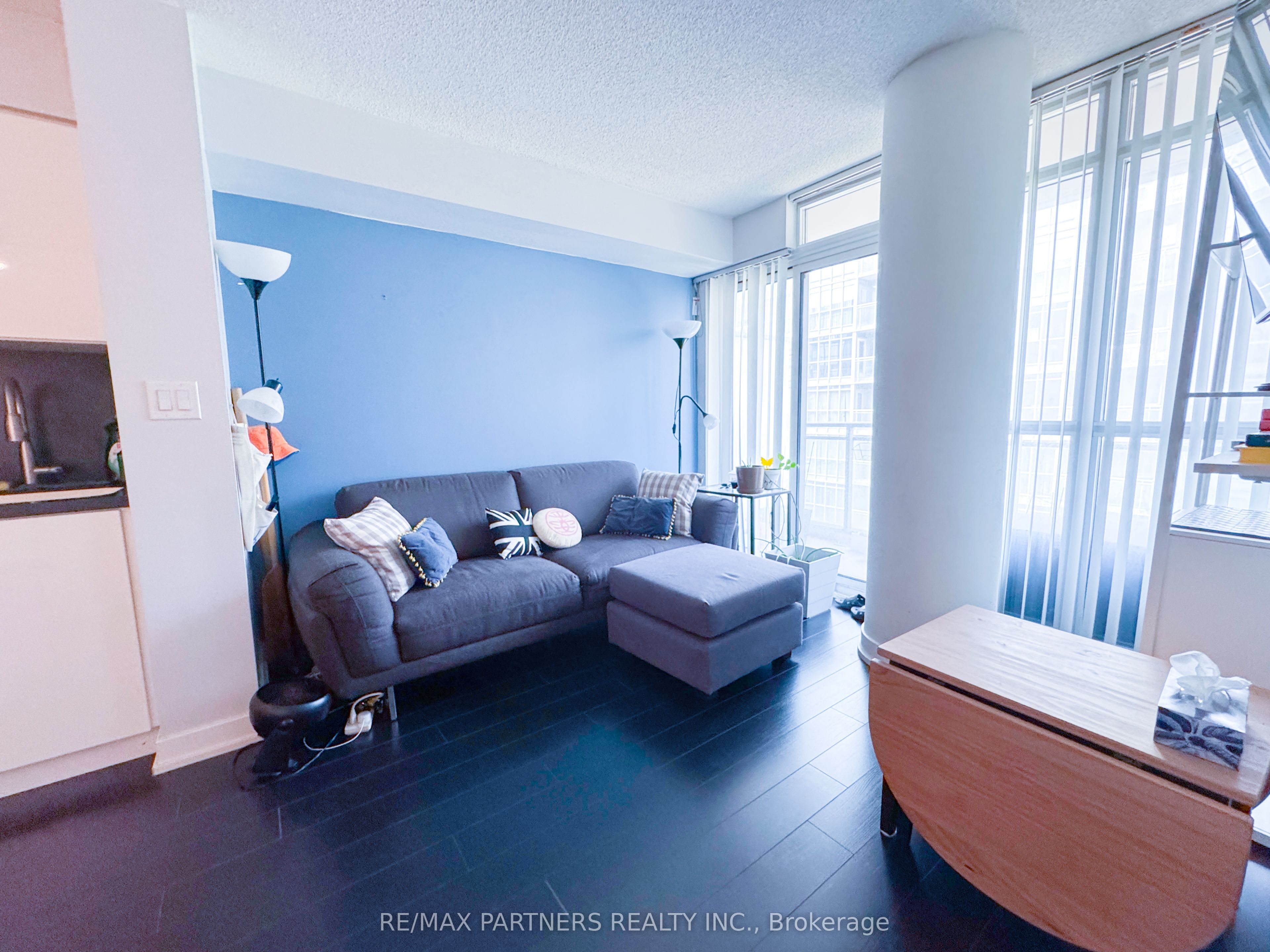 10 Capreol Court 719, Toronto, ON M5V 4B3 photo 4