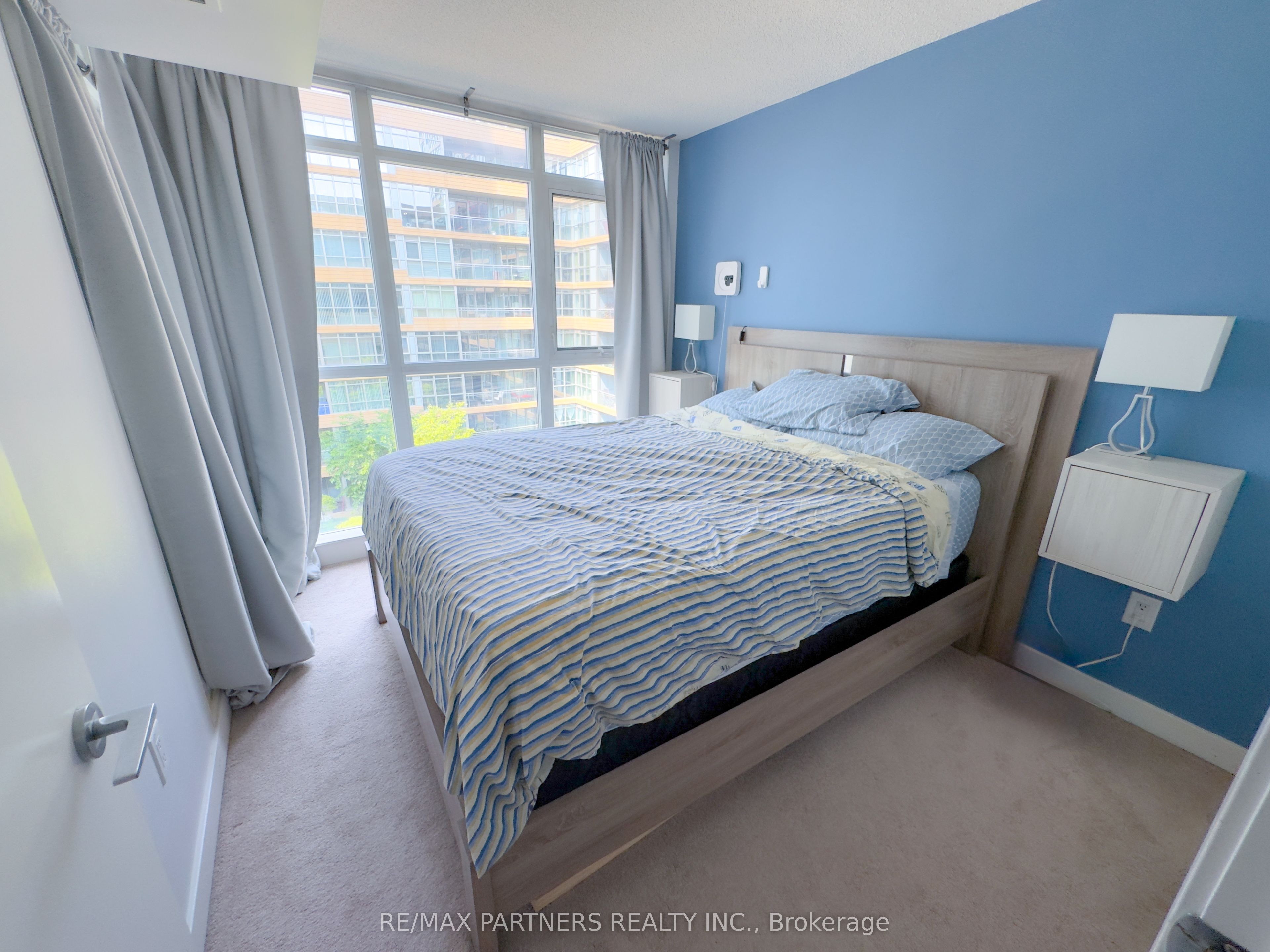 10 Capreol Court 719, Toronto, ON M5V 4B3 photo 5