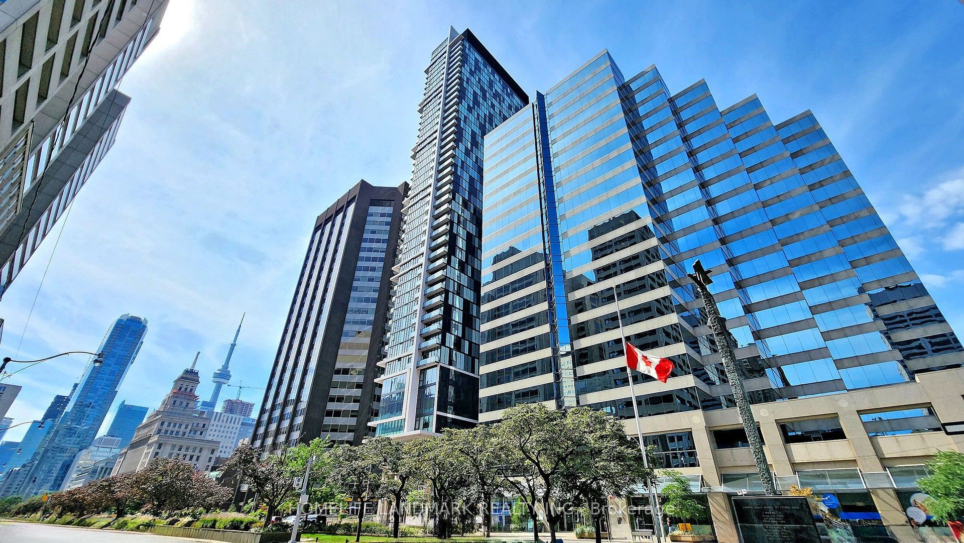 426 University Avenue 803, Toronto, ON M5G 1S9