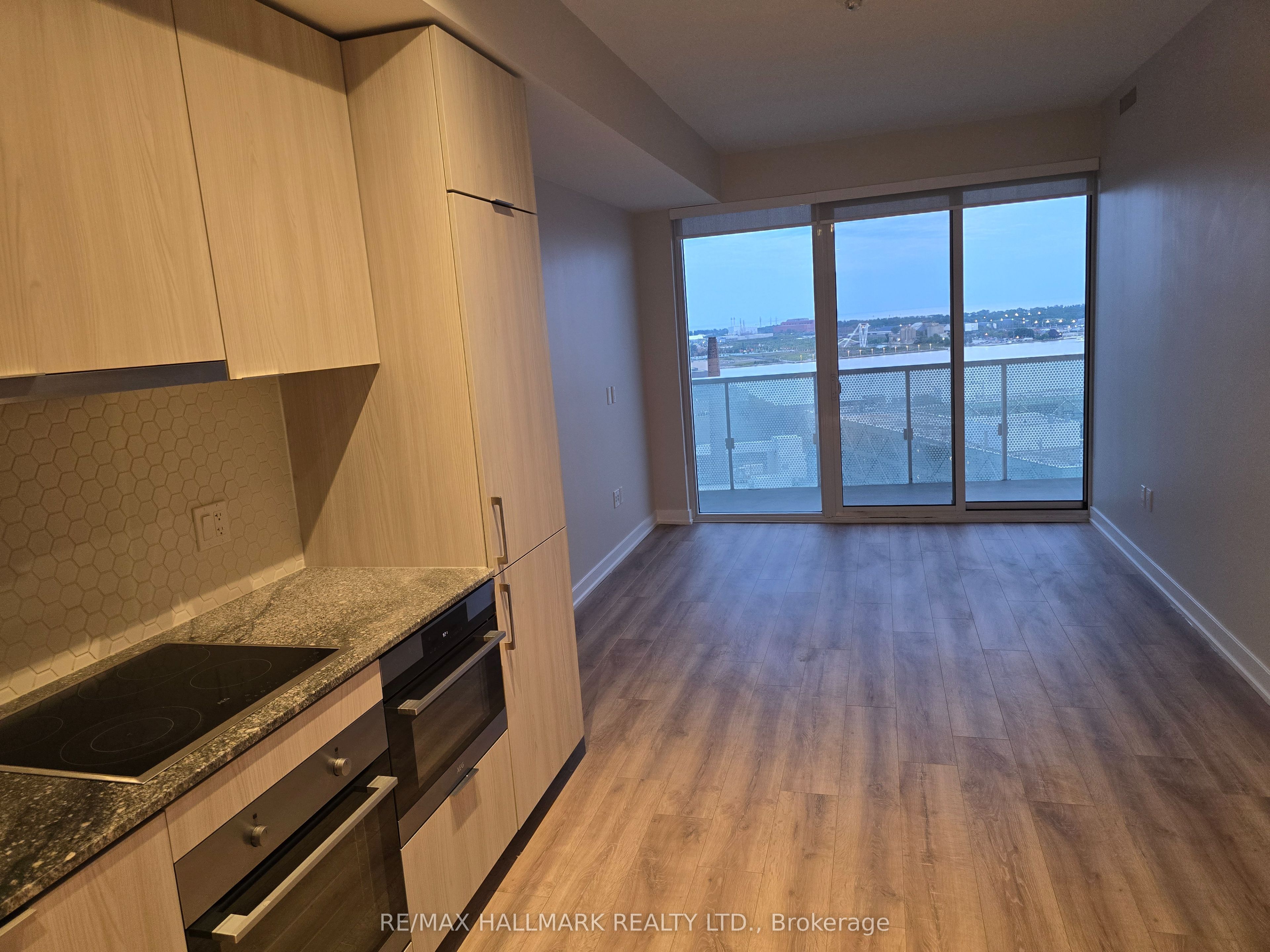 15 Queens Quay E 2210, Toronto, ON M5E 0A4 photo 4