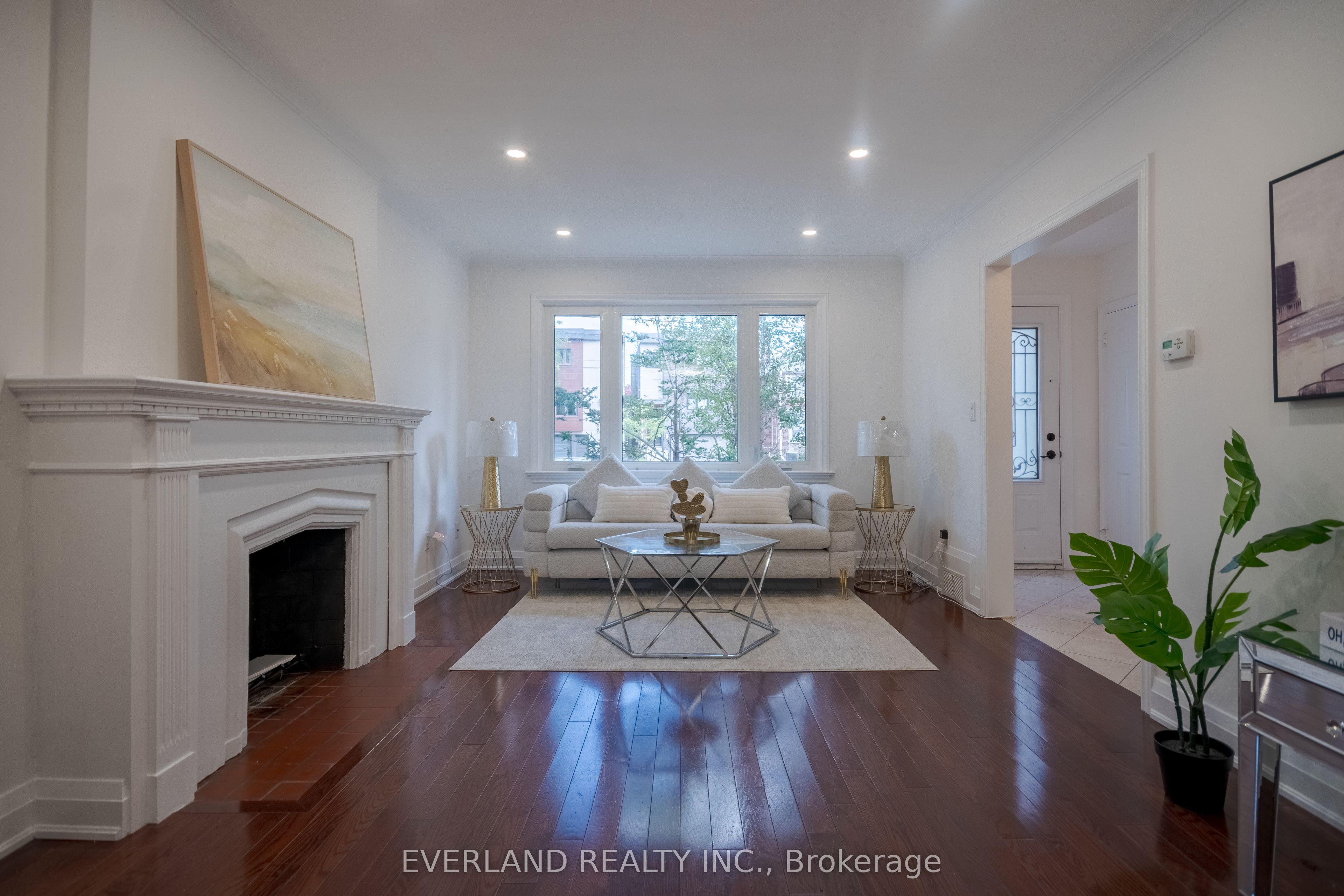 351 Lawrence Avenue W, Toronto, ON M5M 1B6 photo 2