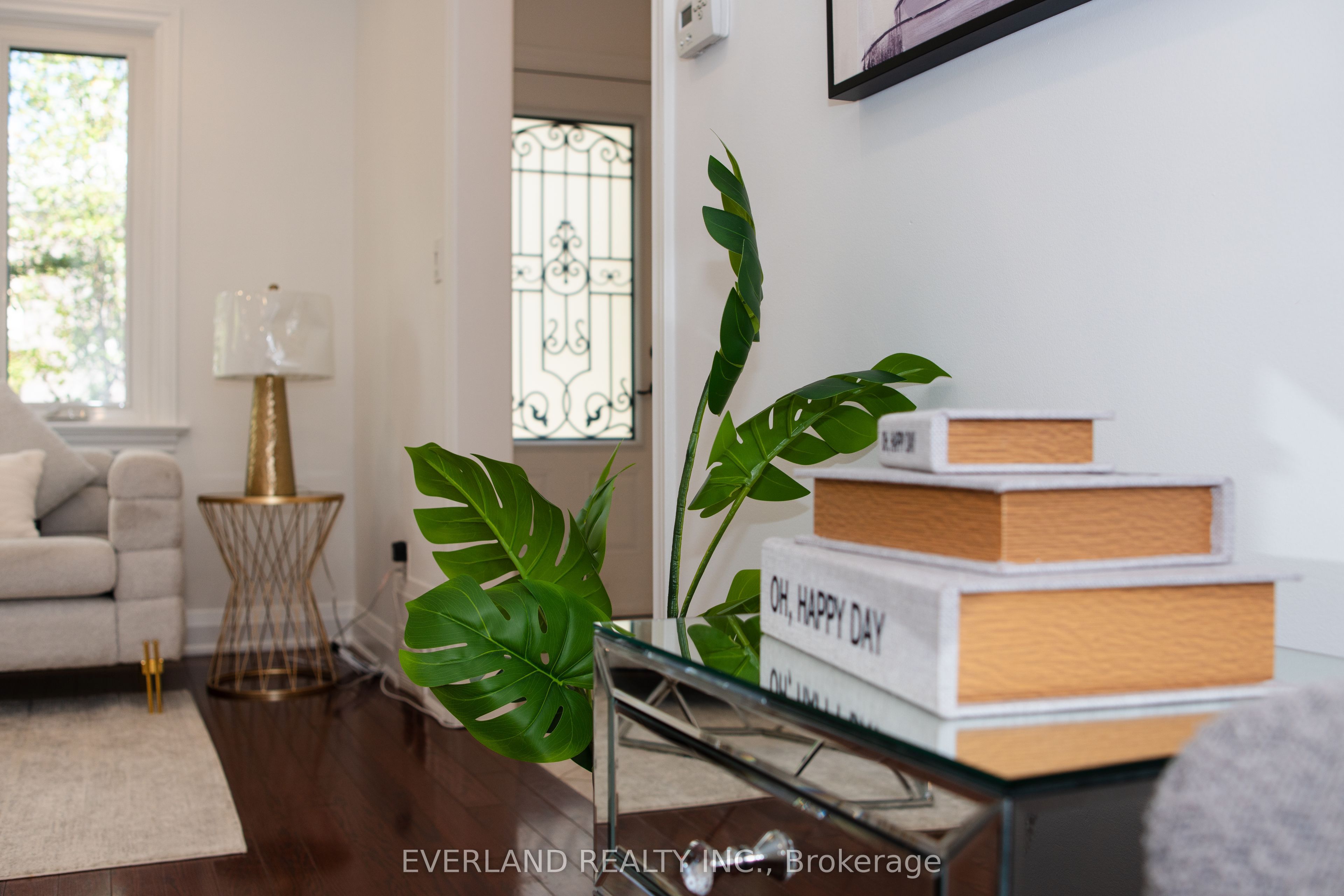 351 Lawrence Avenue W, Toronto, ON M5M 1B6 photo 4