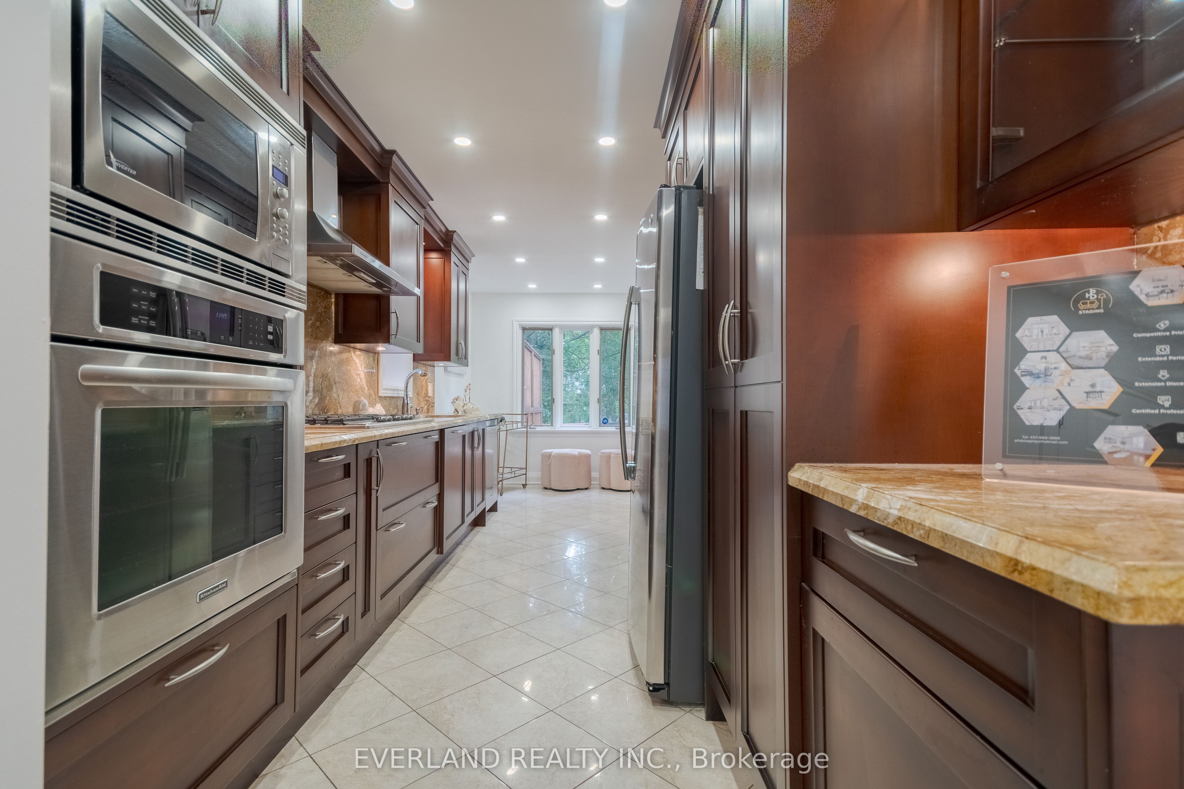 351 Lawrence Avenue W, Toronto, ON M5M 1B6 photo 5