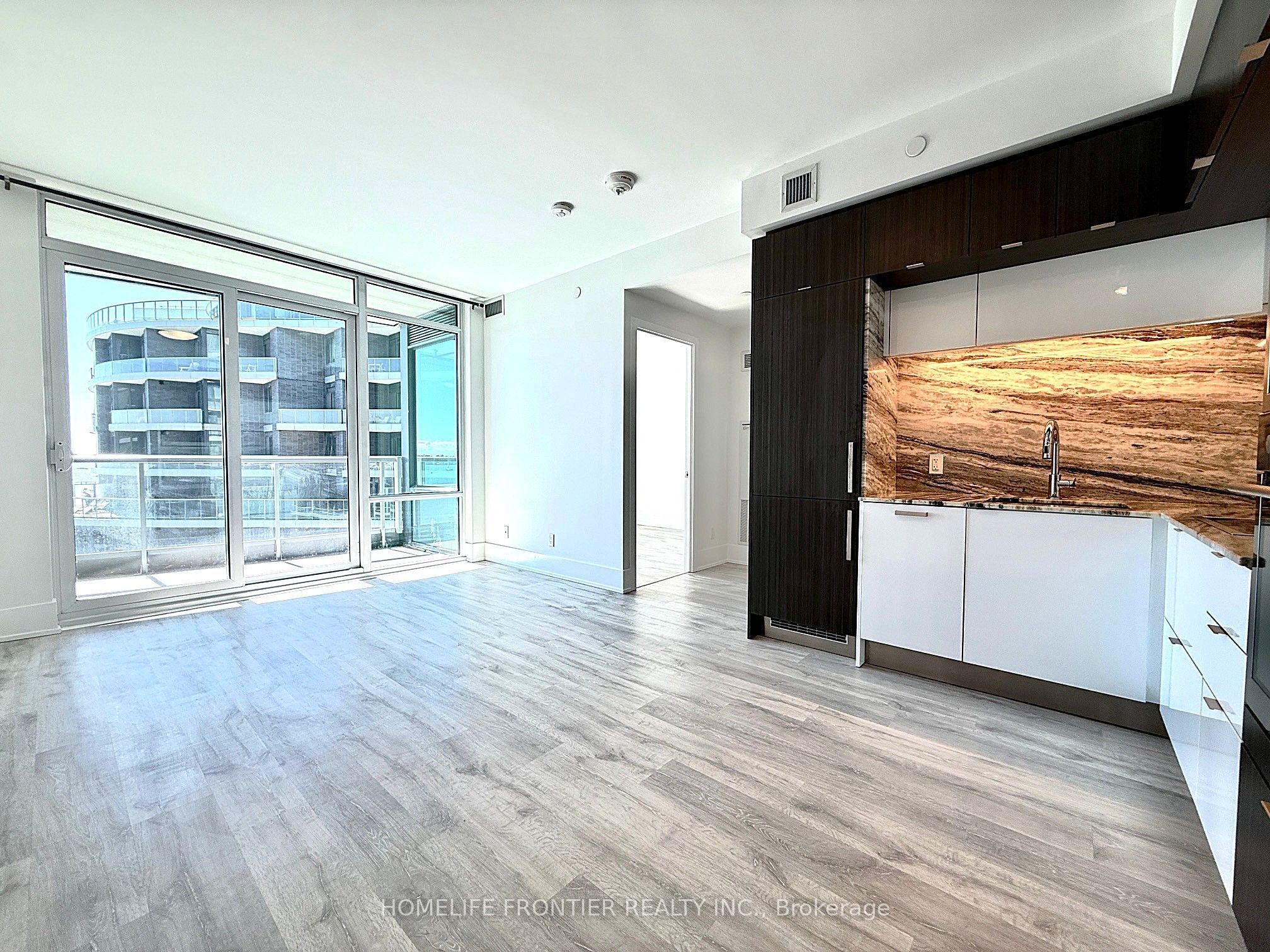 1 Edgewater Drive 811, Toronto, ON M5A 0L1 photo 5