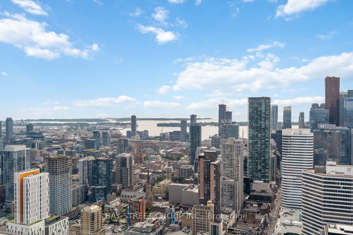 386 Yonge Street 5709, Toronto, ON M5B 0A5 photo 2