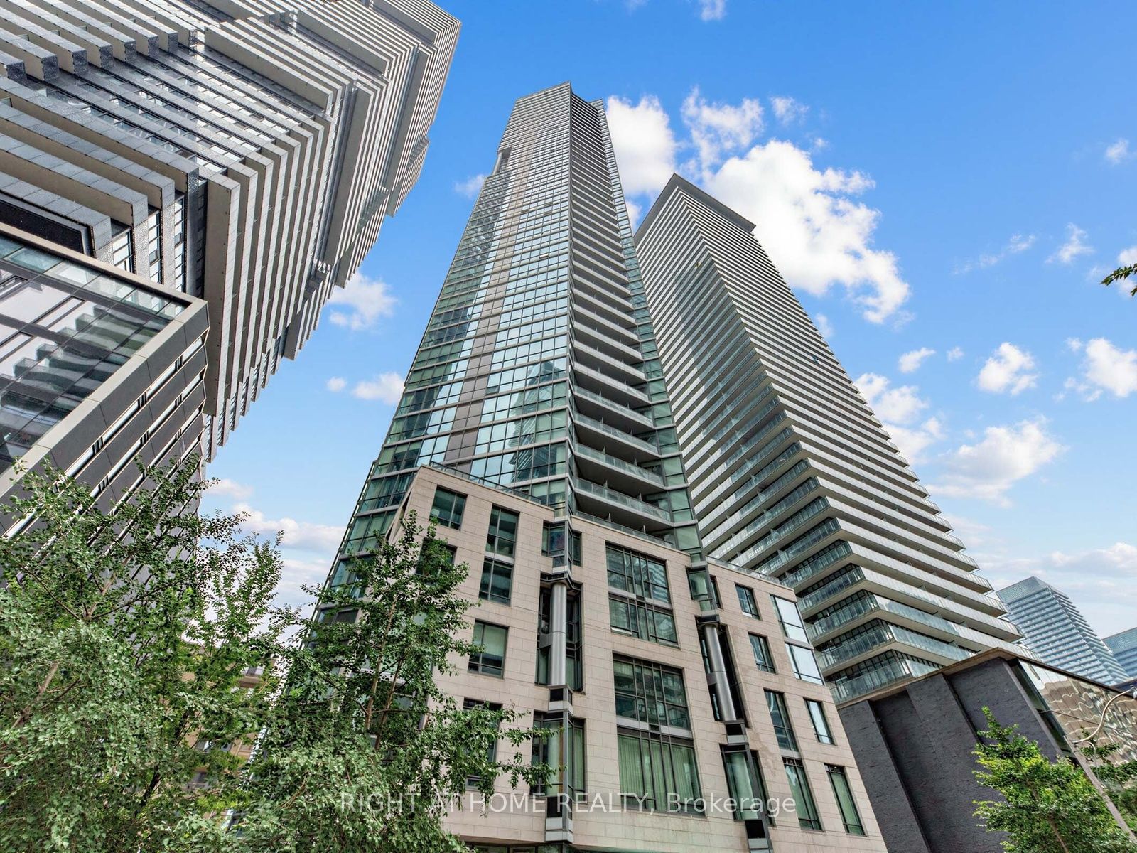 45 Charles Street E 2006, Toronto, ON M4Y 0B8