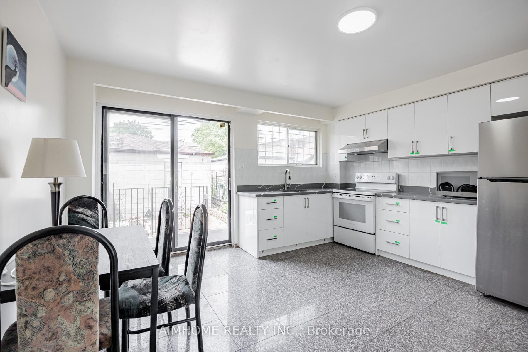 144 Wolseley Street 2B, Toronto, ON M6J 3R4