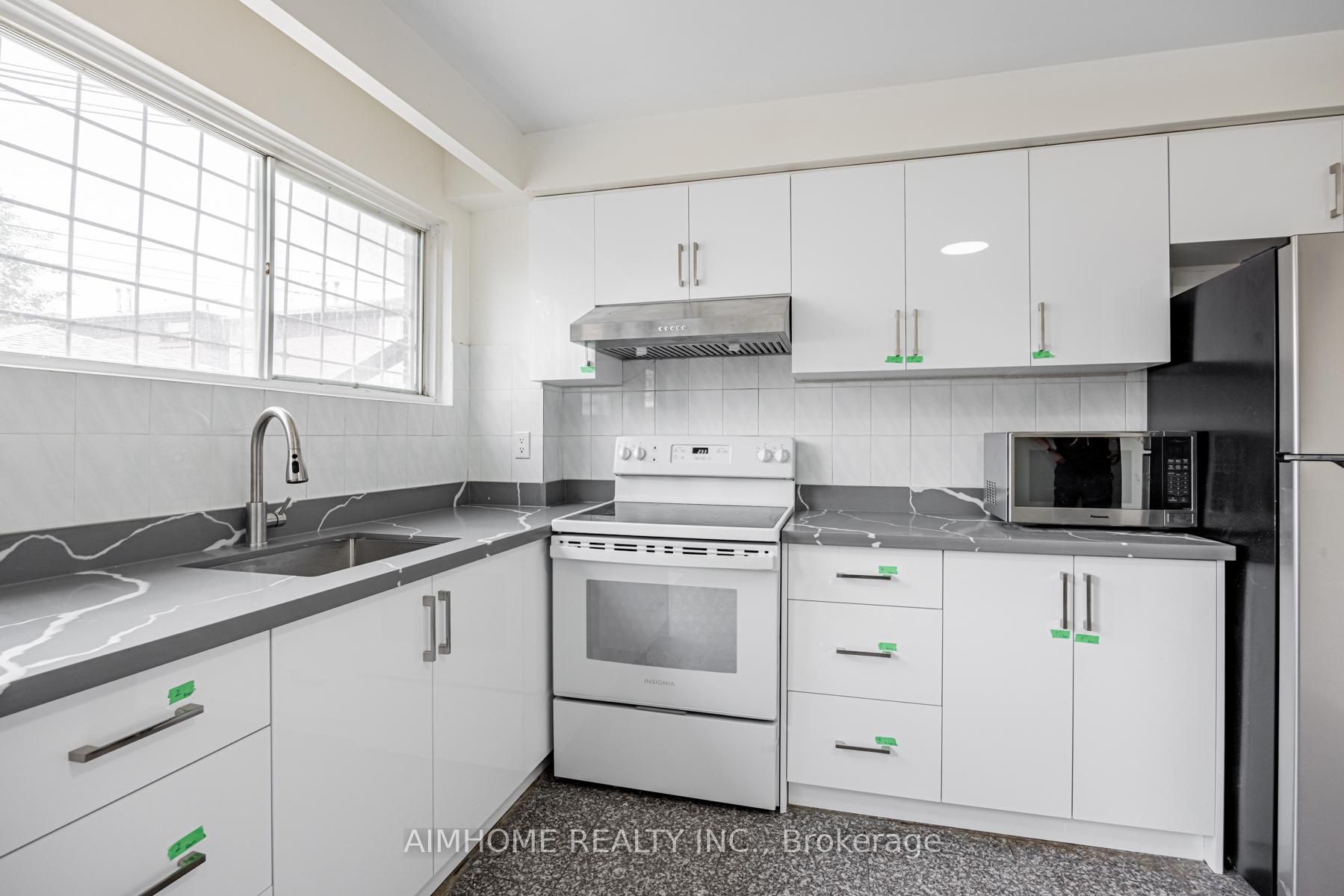 144 Wolseley Street 2B, Toronto, ON M6J 3R4 photo 2