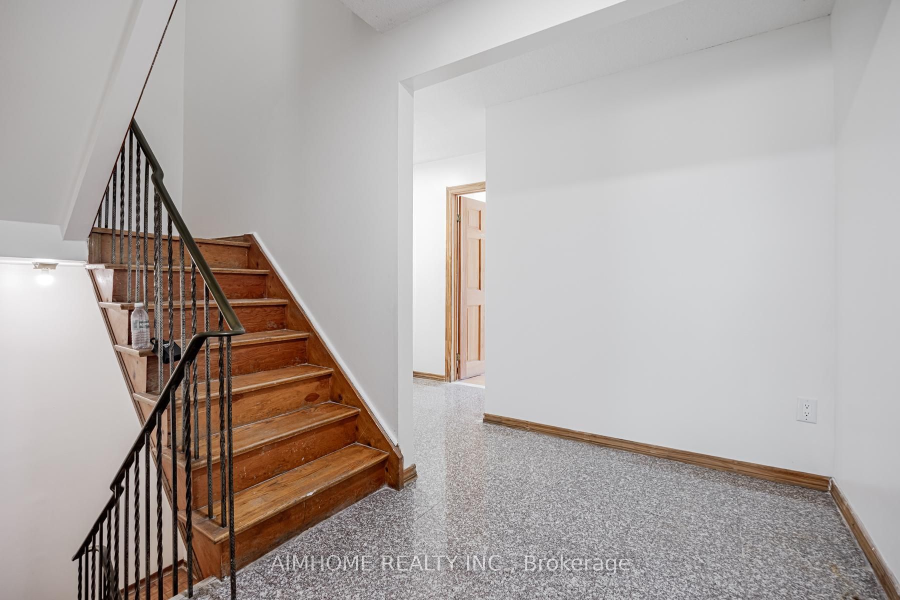 144 Wolseley Street 2B, Toronto, ON M6J 3R4 photo 3