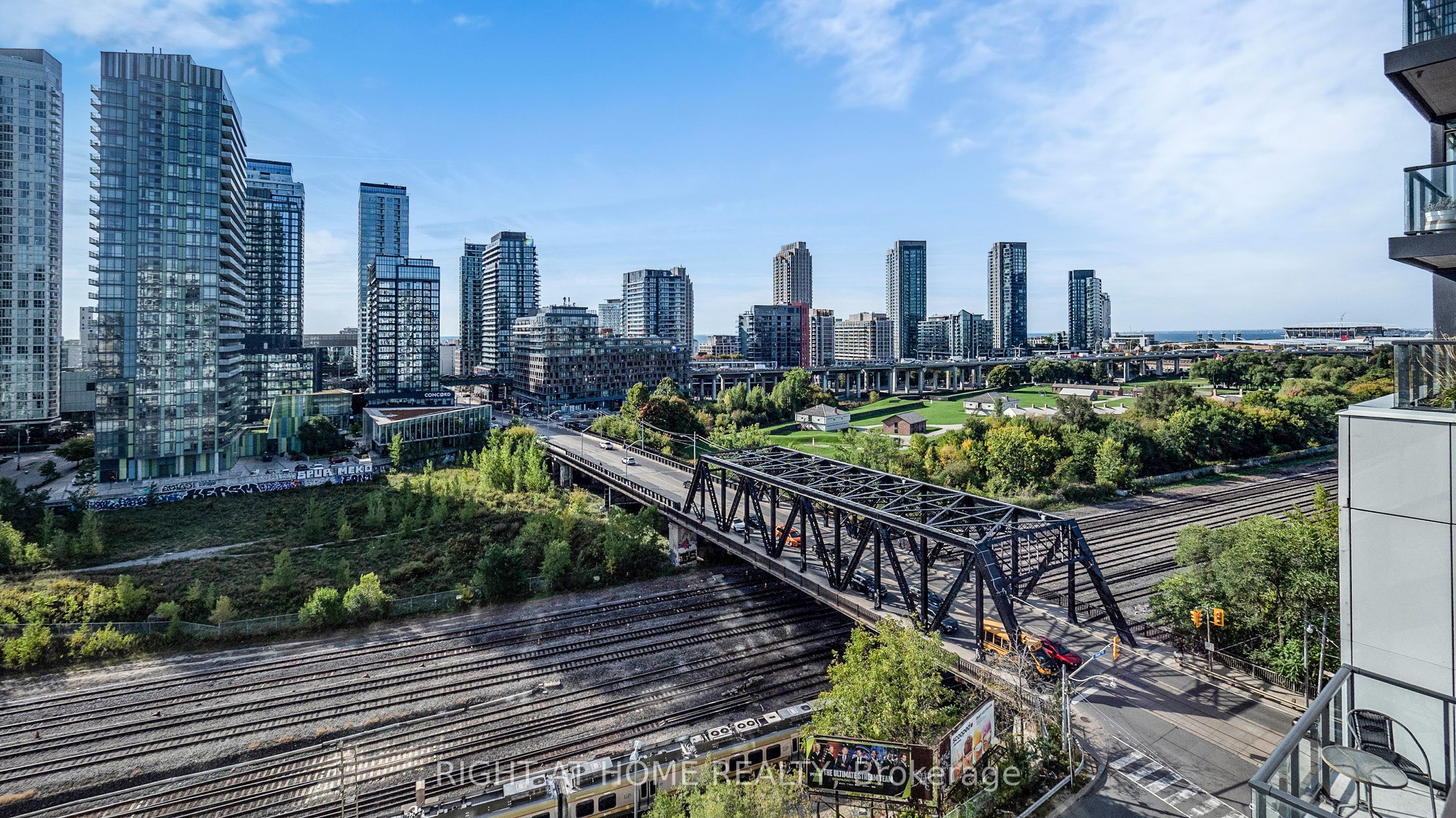 576 Front Street W 909, Toronto, ON M5V 1C1 photo 2