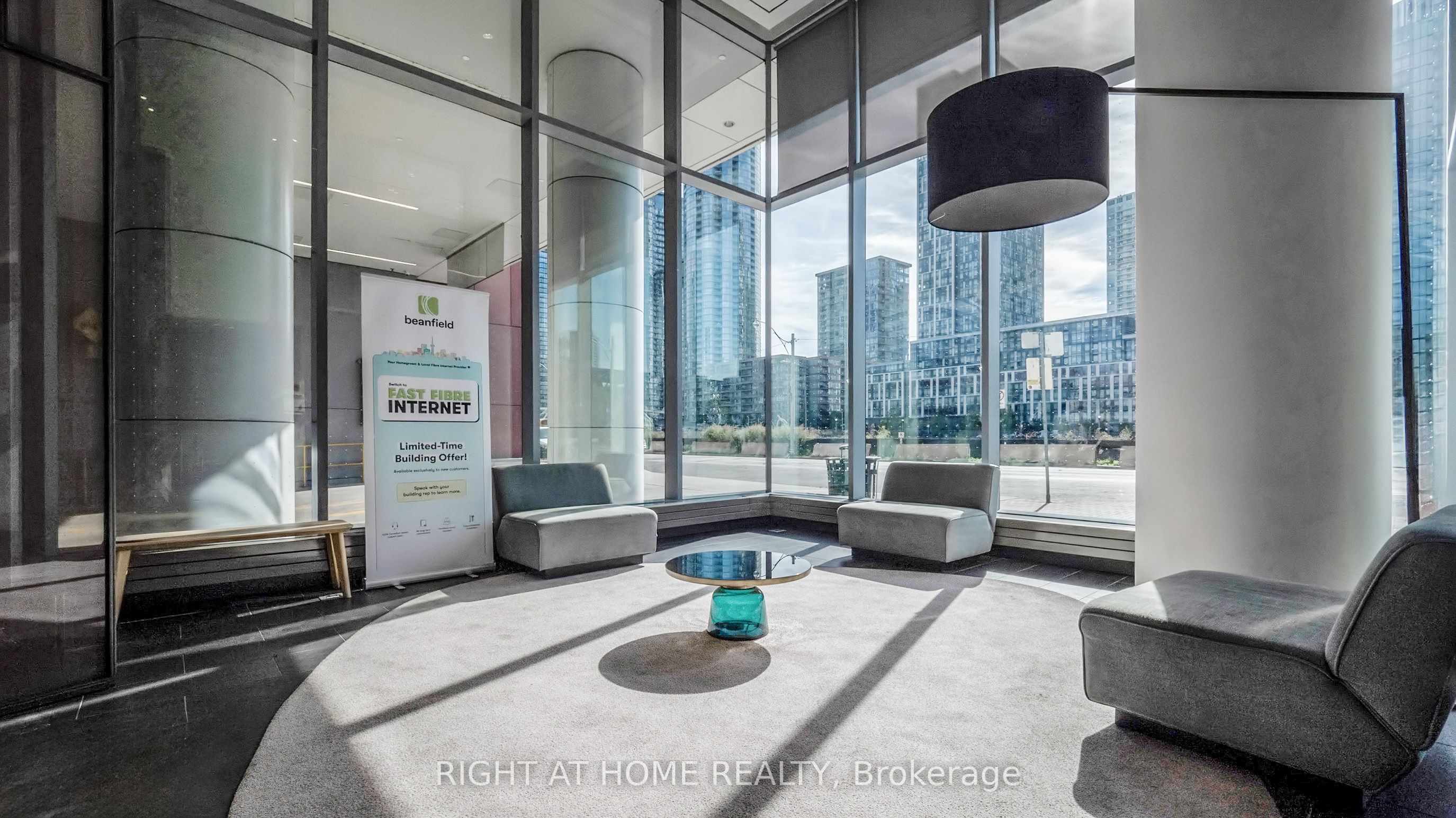 576 Front Street W 909, Toronto, ON M5V 1C1 photo 3