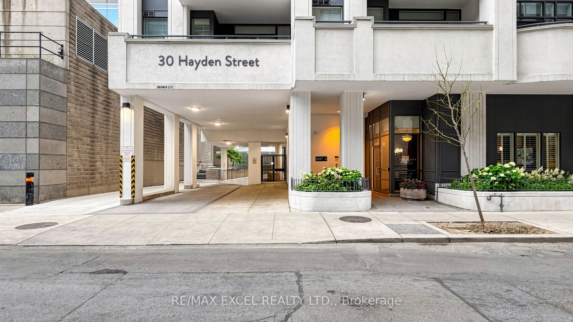 30 Hayden Street 506, Toronto, ON M4Y 3B8
