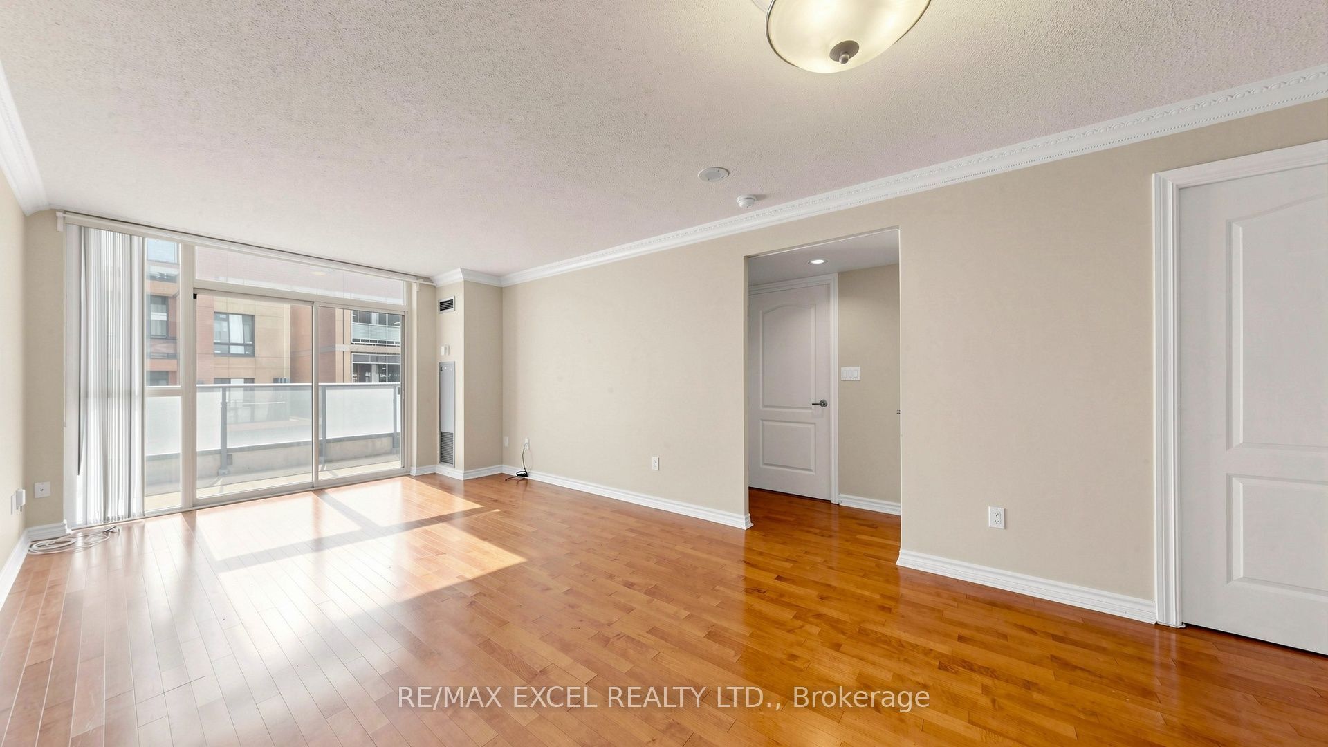 30 Hayden Street 506, Toronto, ON M4Y 3B8 photo 3
