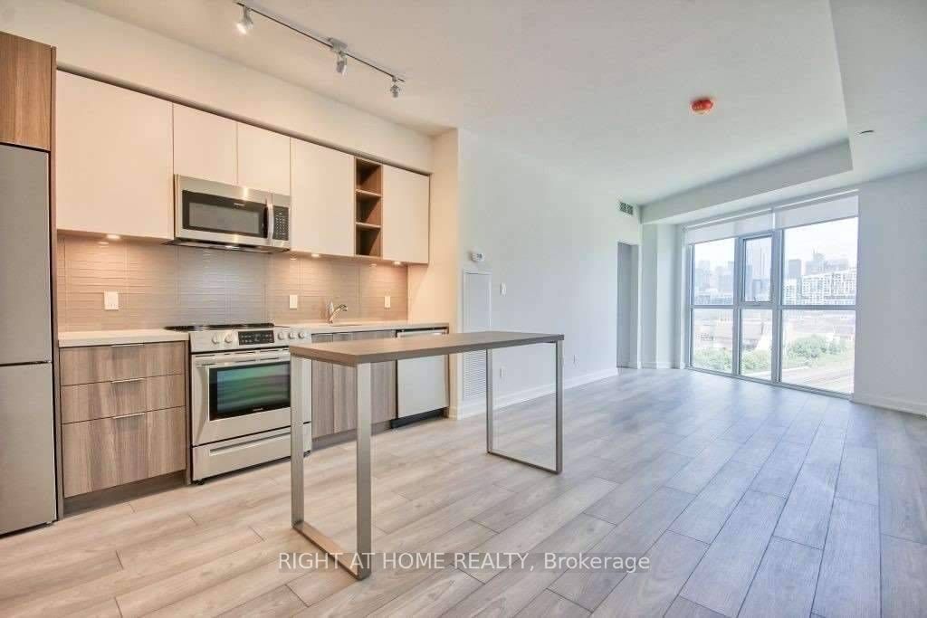 30 Ordnance Street 1410, Toronto, ON M6K 0C8 photo 2