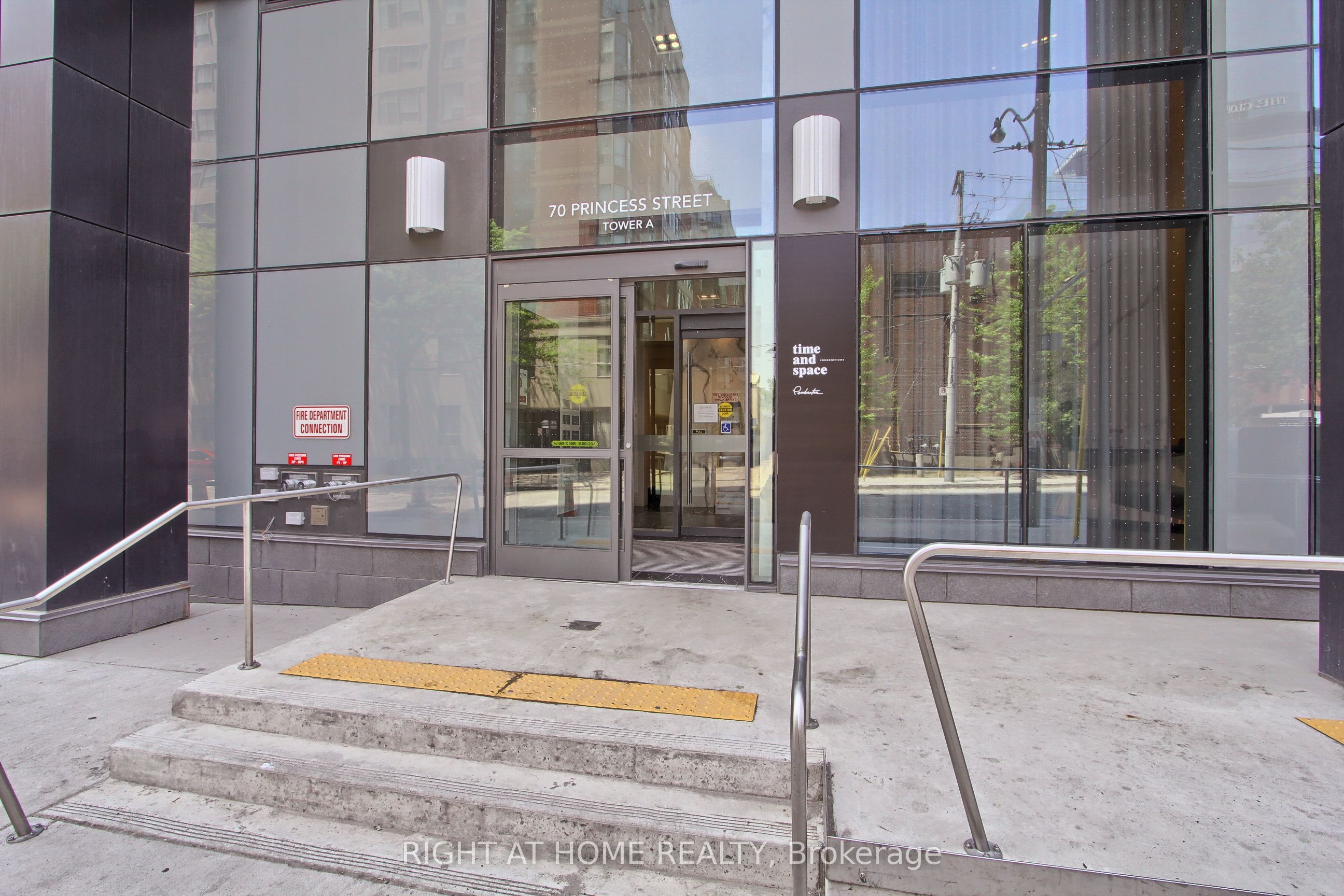 70 Princess Street 312B, Toronto, ON M5A 0X6 photo 2