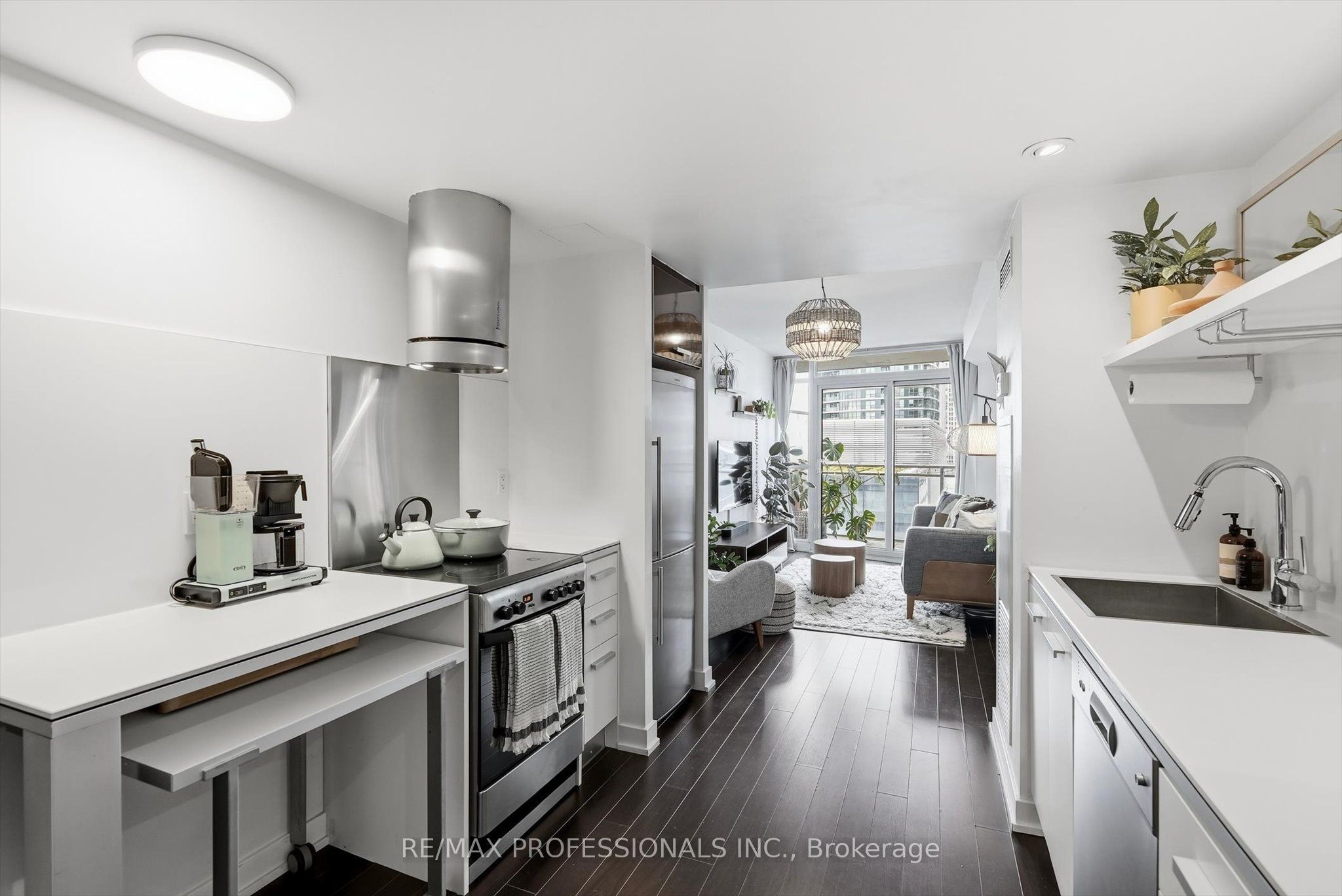 38 Dan Leckie Way 1605, Toronto, ON M5V 2V6 photo 3