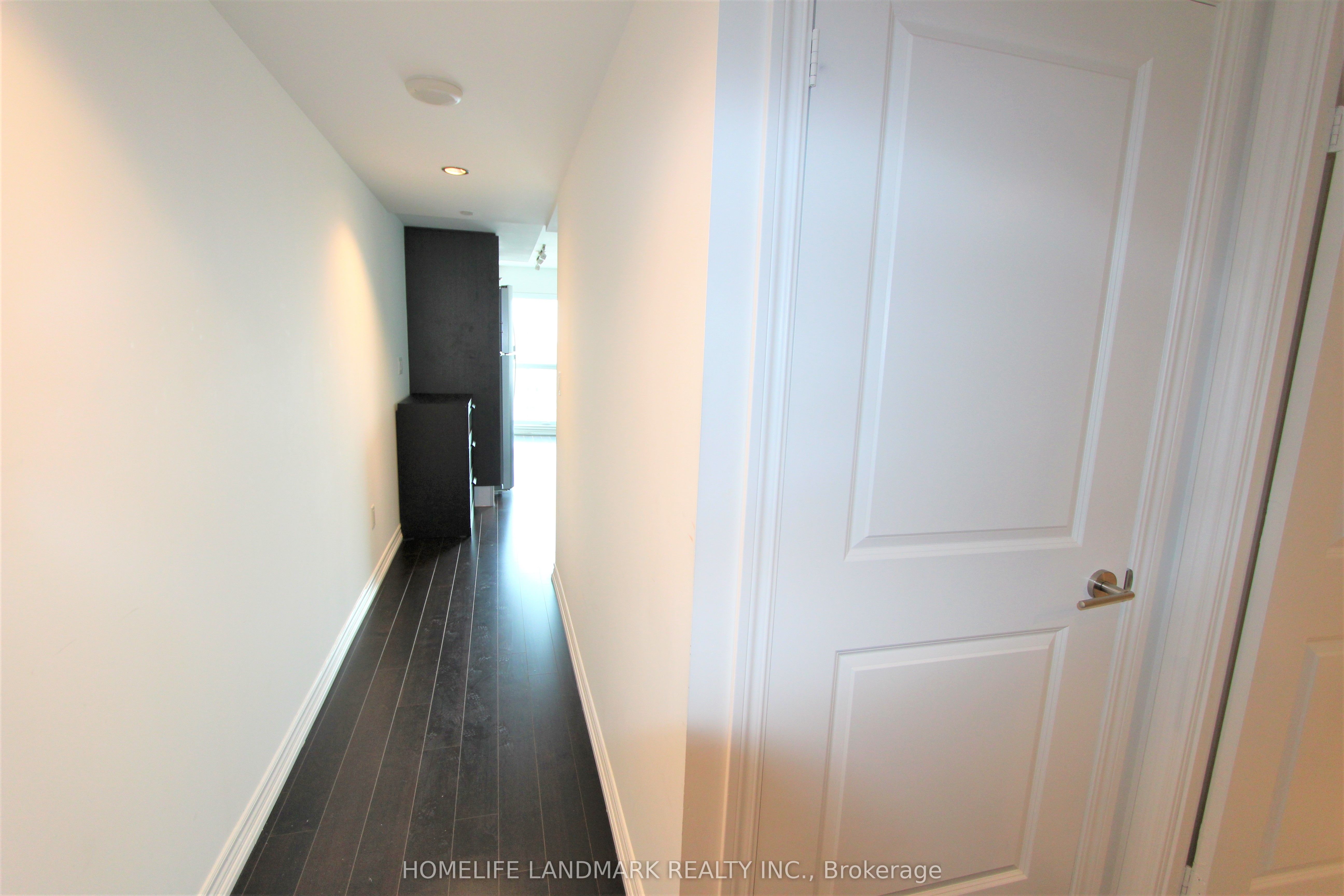 386 Yonge Street 2106, Toronto, ON M5B 0A5 photo 2