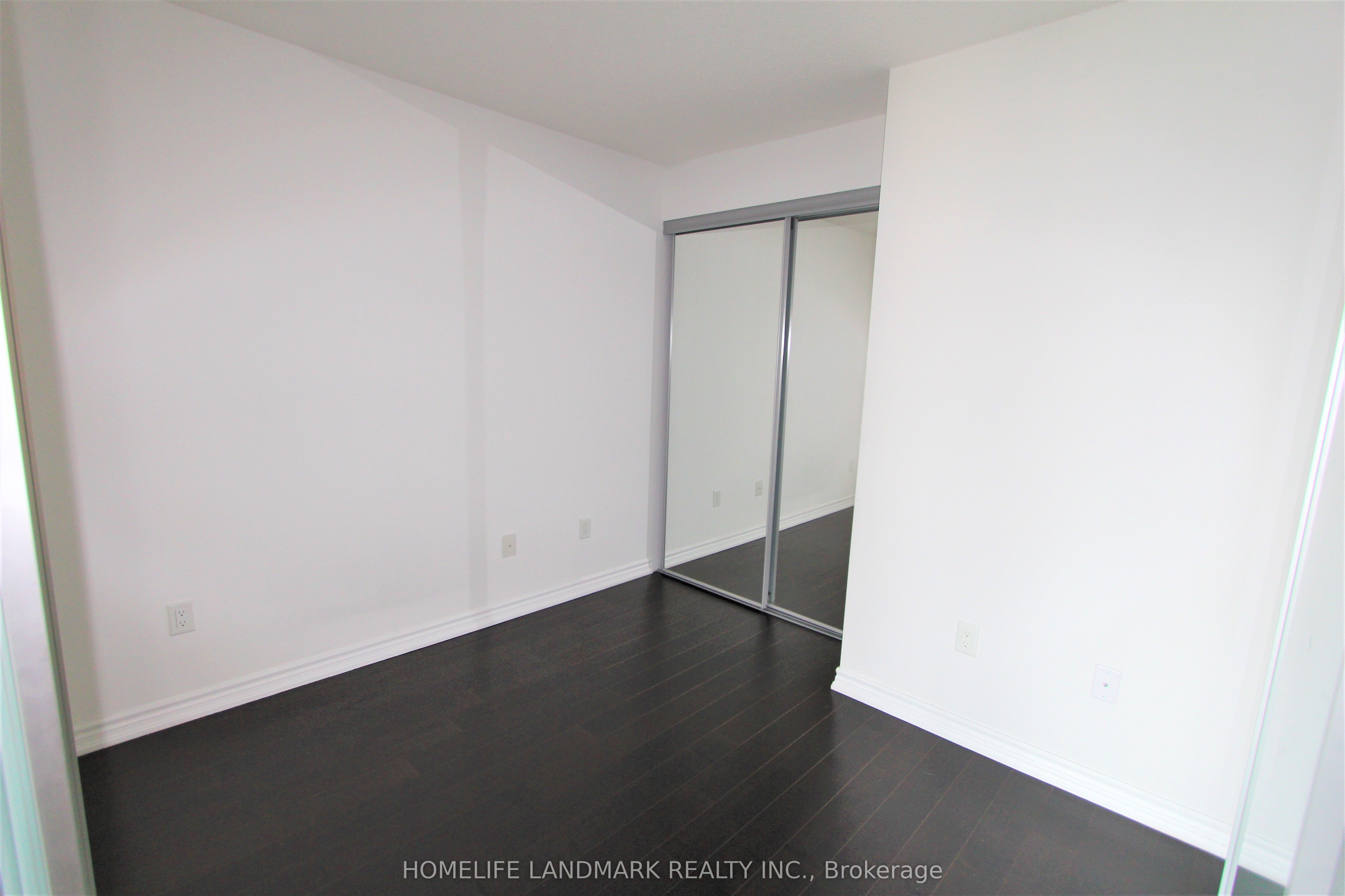 386 Yonge Street 2106, Toronto, ON M5B 0A5 photo 4