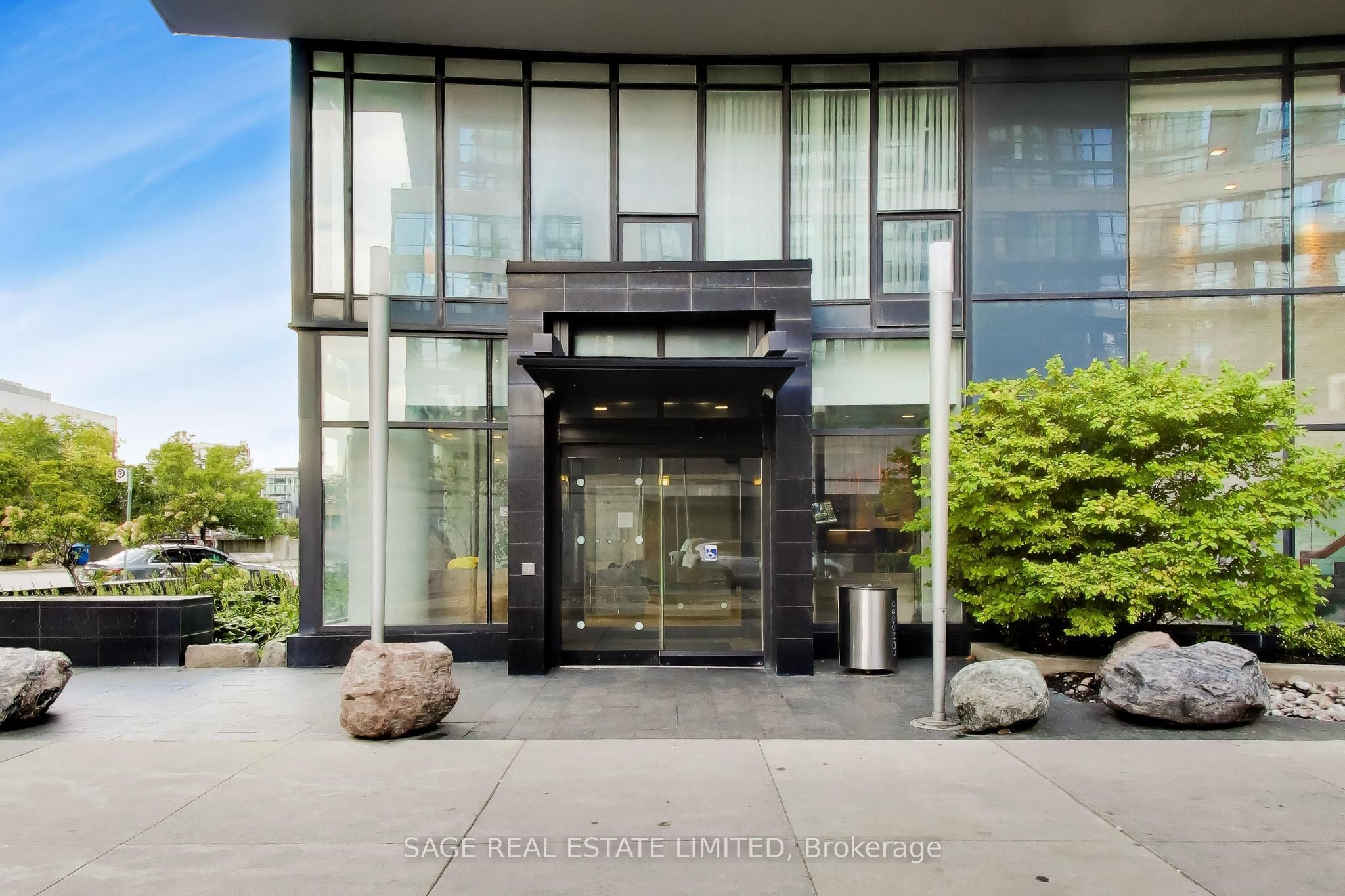 25 Capreol Court 2205, Toronto, ON M5V 3Z7 photo 5
